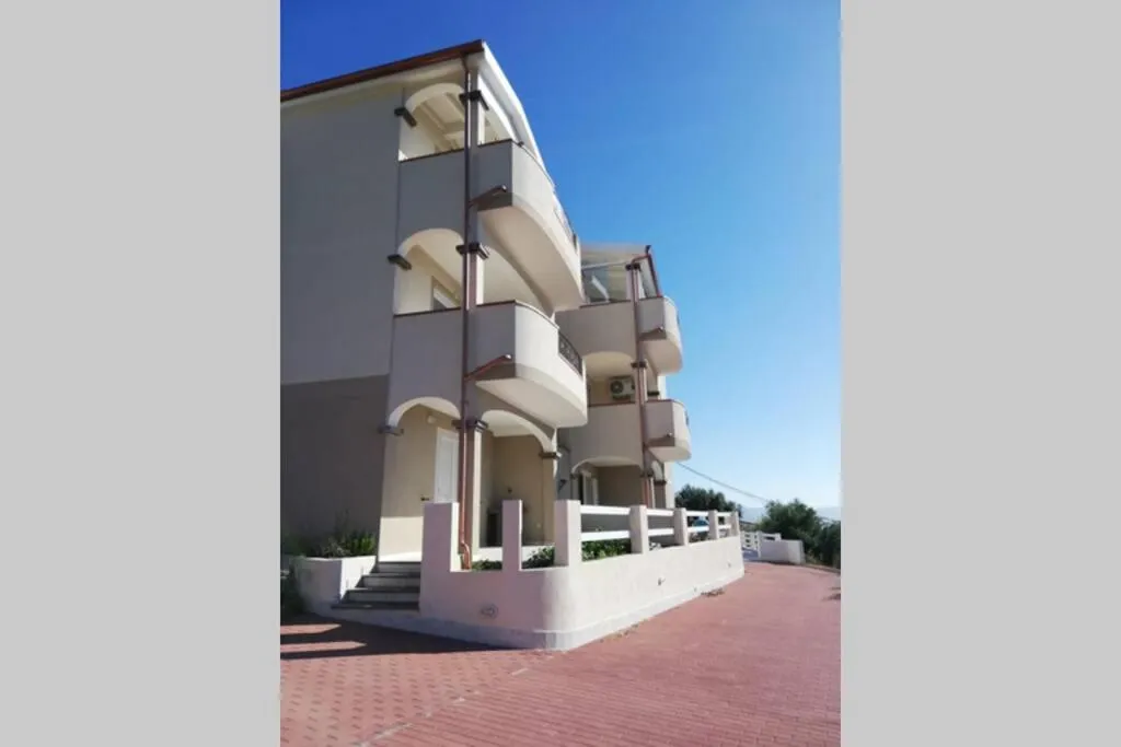 Trilocale vista mare con piscina a Badesi