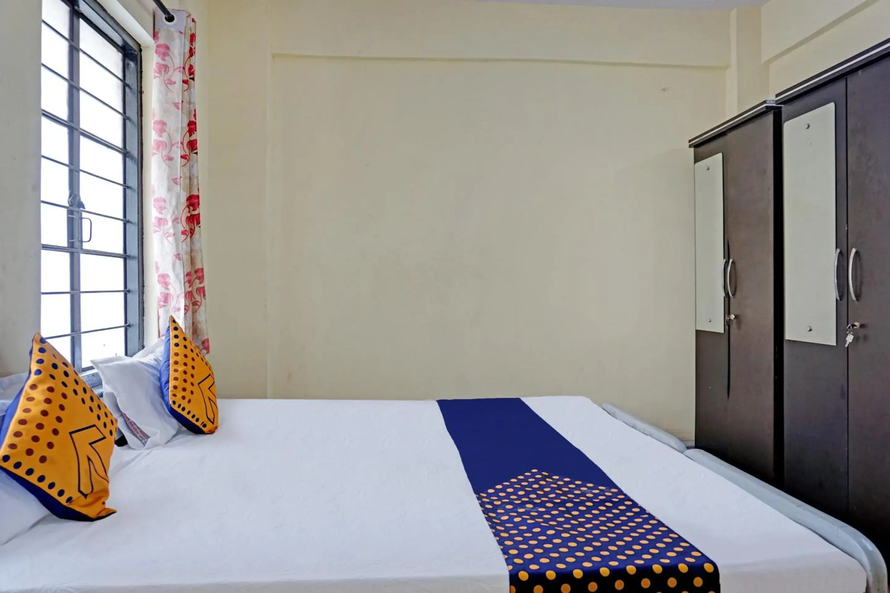 Bedroom, Bed in SPOT ON Hotel Prakash Residency, Near Hanuman Gym Ajmera Colony, Pimpri Bedroom, Bed in SPOT ON Hotel Prakash Residency, Near Hanuman Gym Ajmera Colony, Pimpri