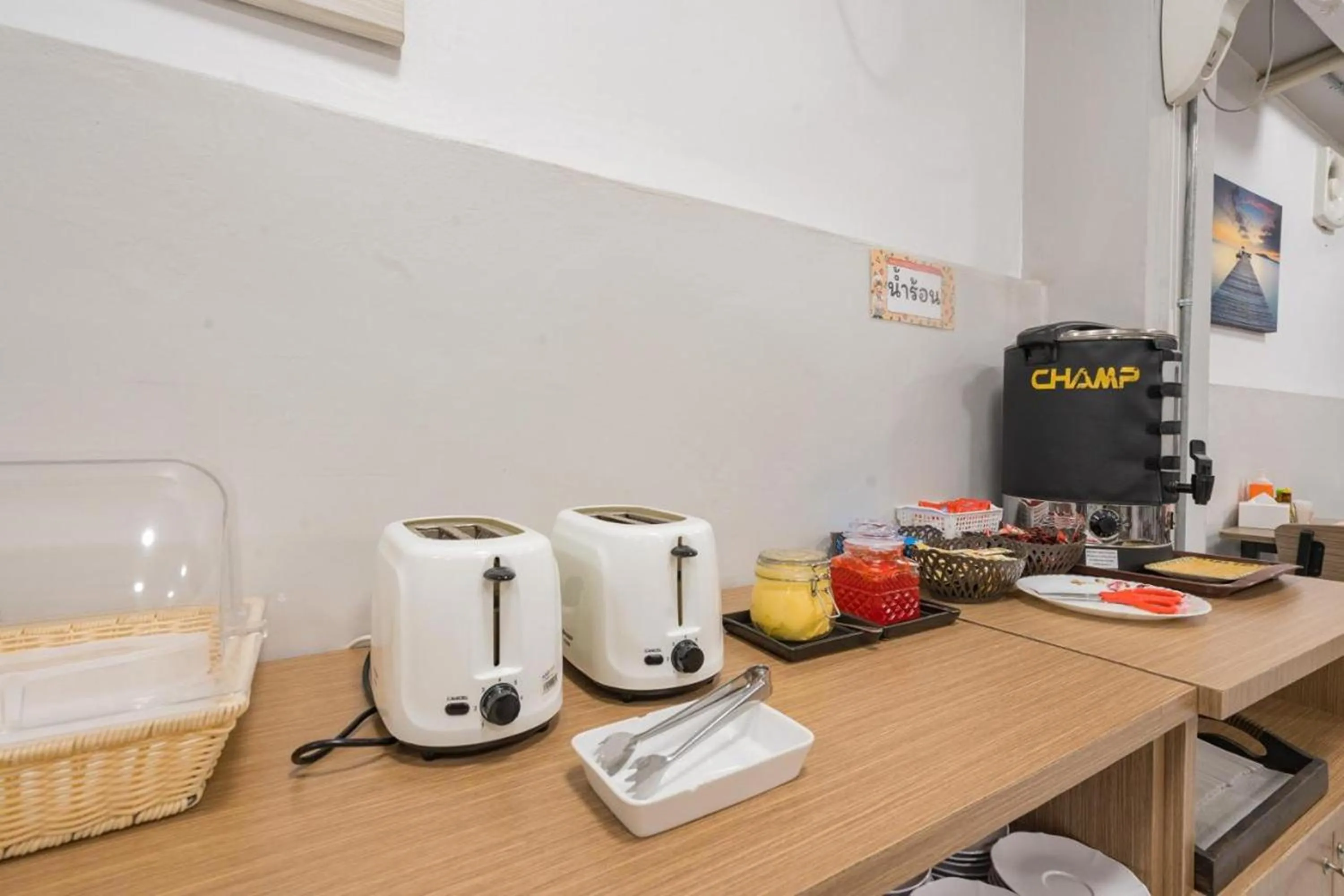 Coffee/tea facilities in Top Inn Hotel