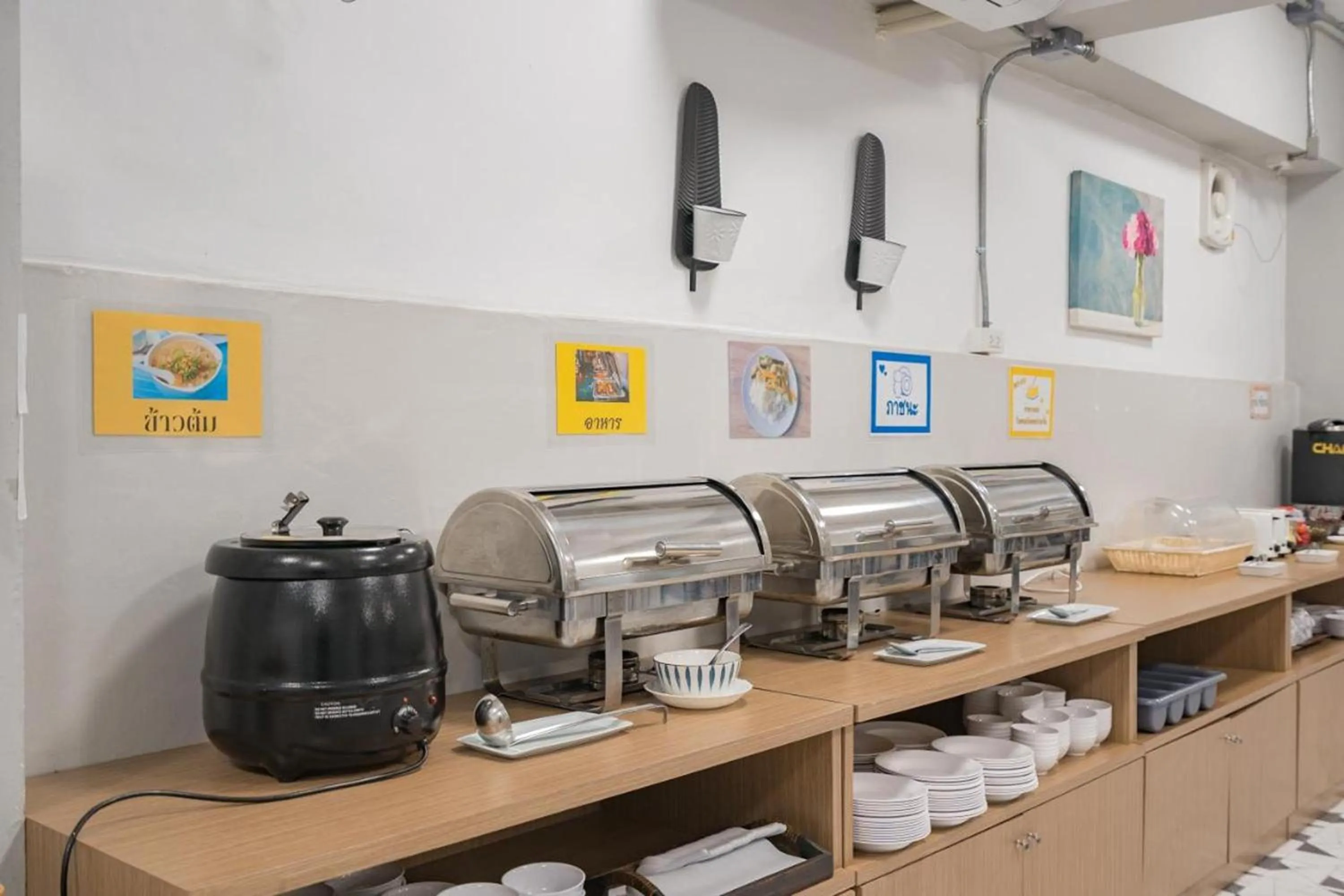 Restaurant/places to eat in Top Inn Hotel