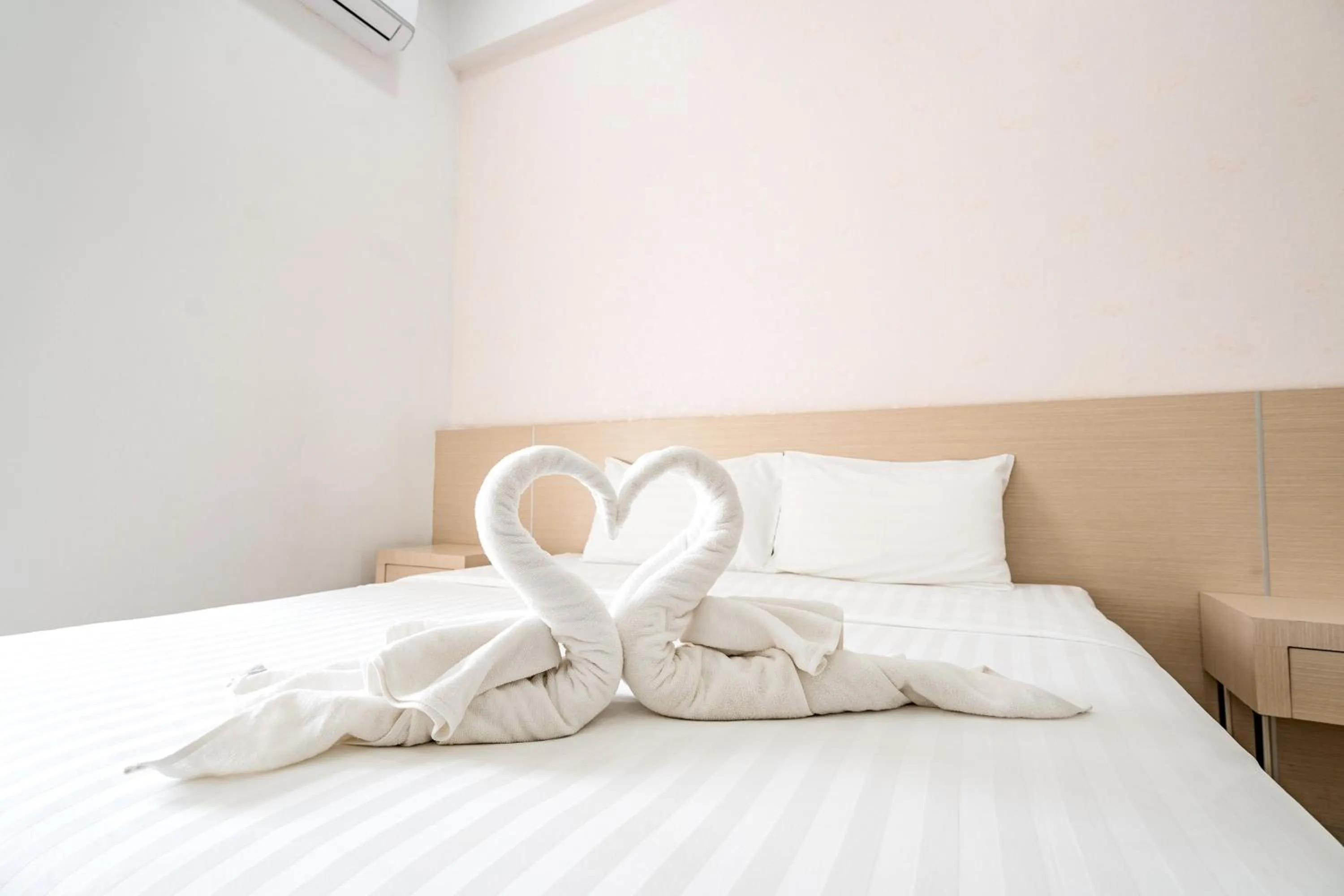 Bed in Top Inn Hotel