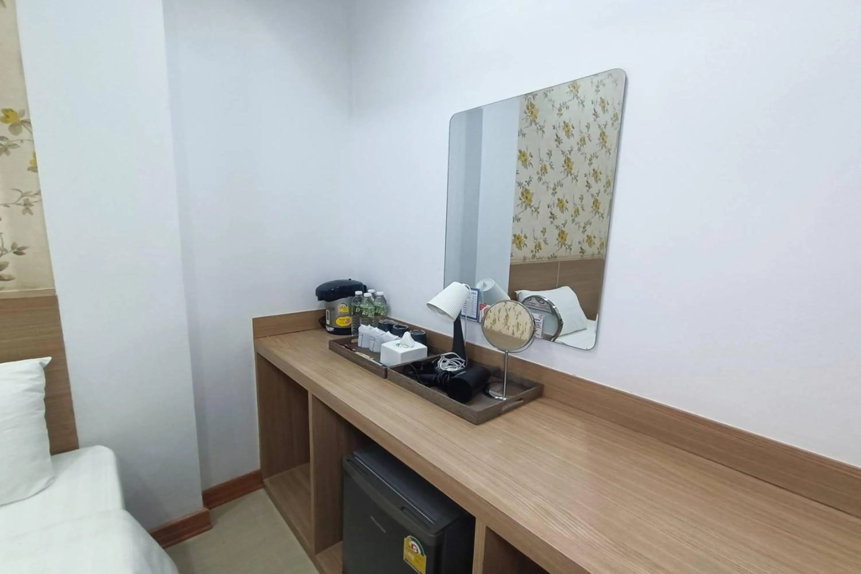 Bedroom, Bed in Top Inn Hotel