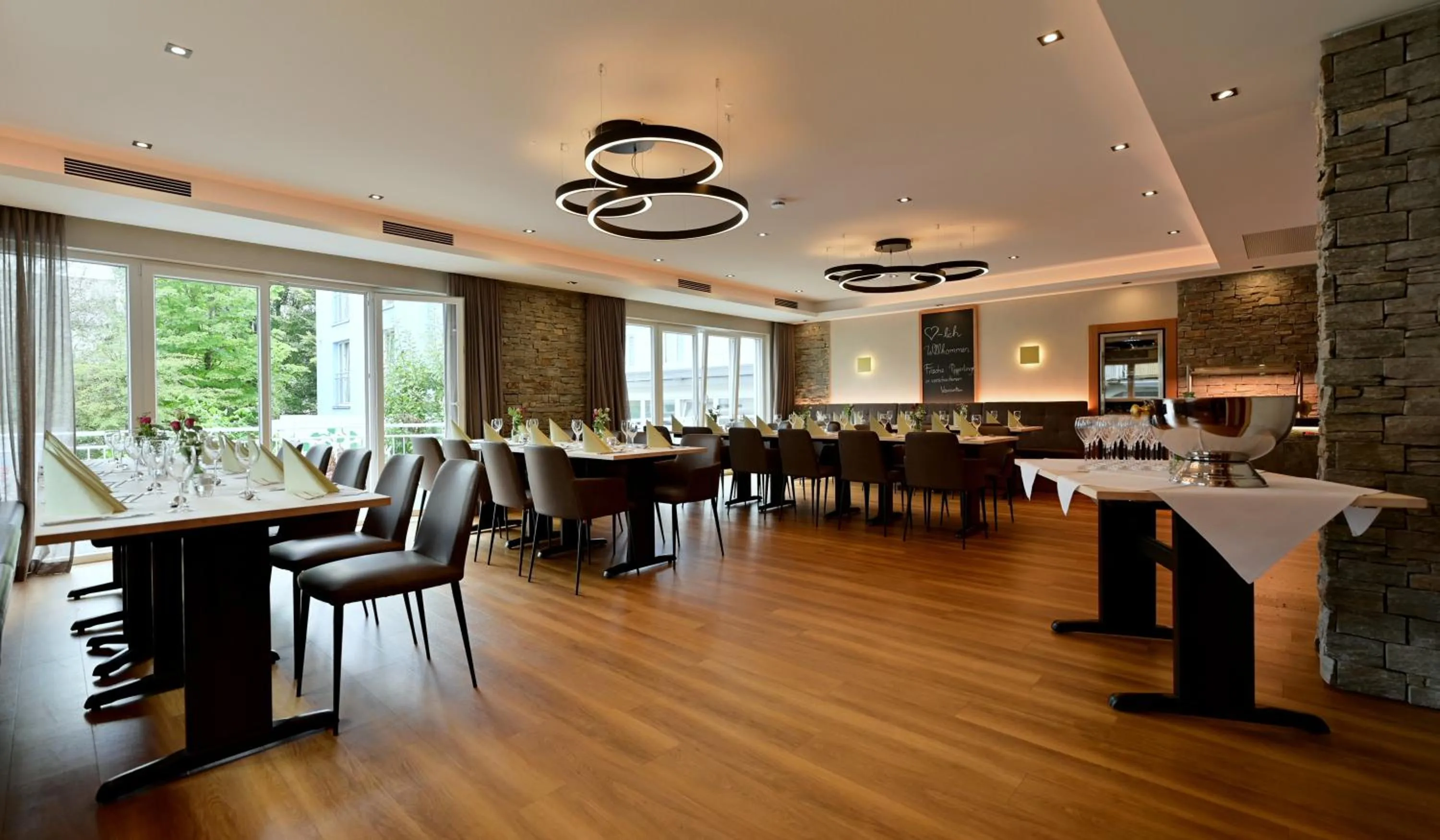 Restaurant/places to eat in Lindenberger Hof