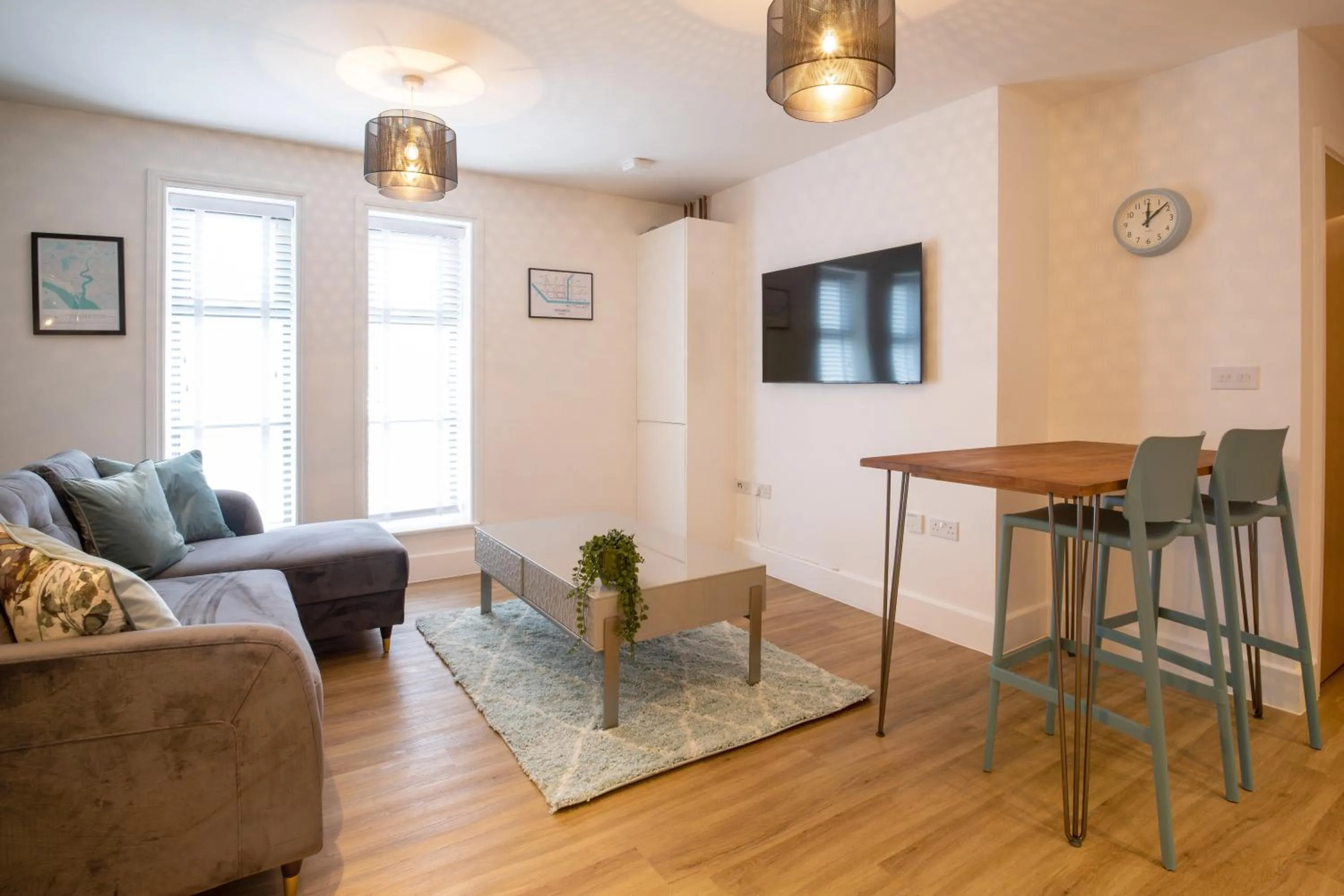 Dining area in Orchard Point