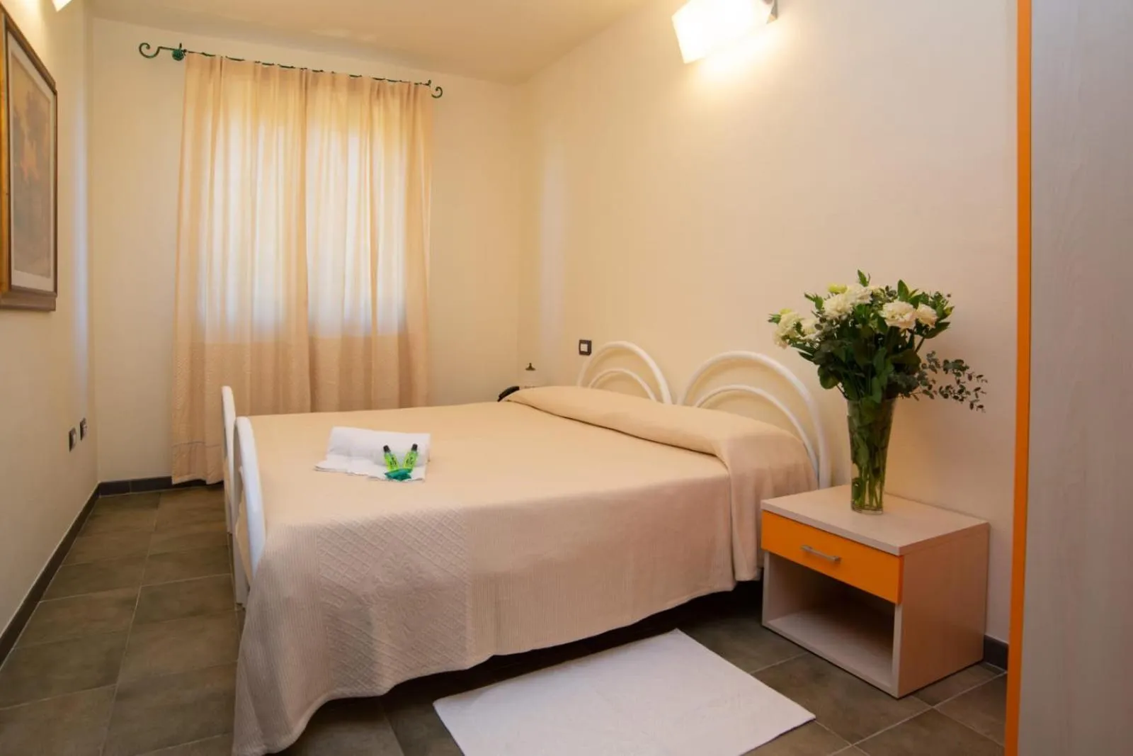 Photo of the whole room, Bed in S'ena Hotel