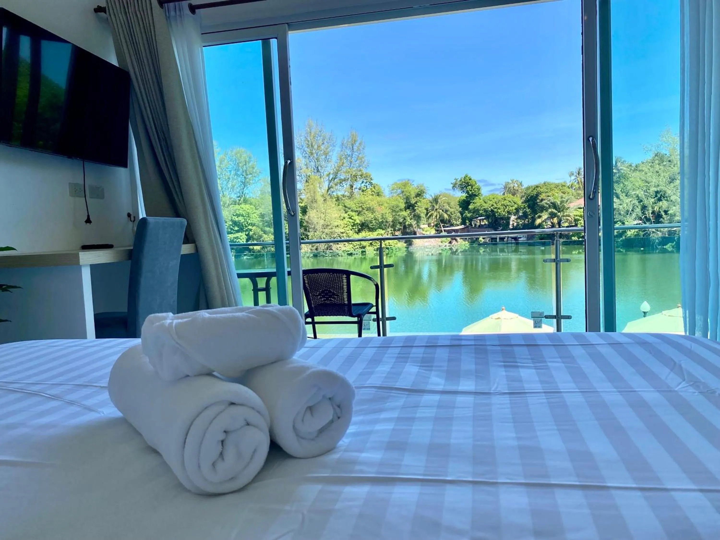 Lake view, Bed in Pure Laguna Residence by Nice Sea Resort