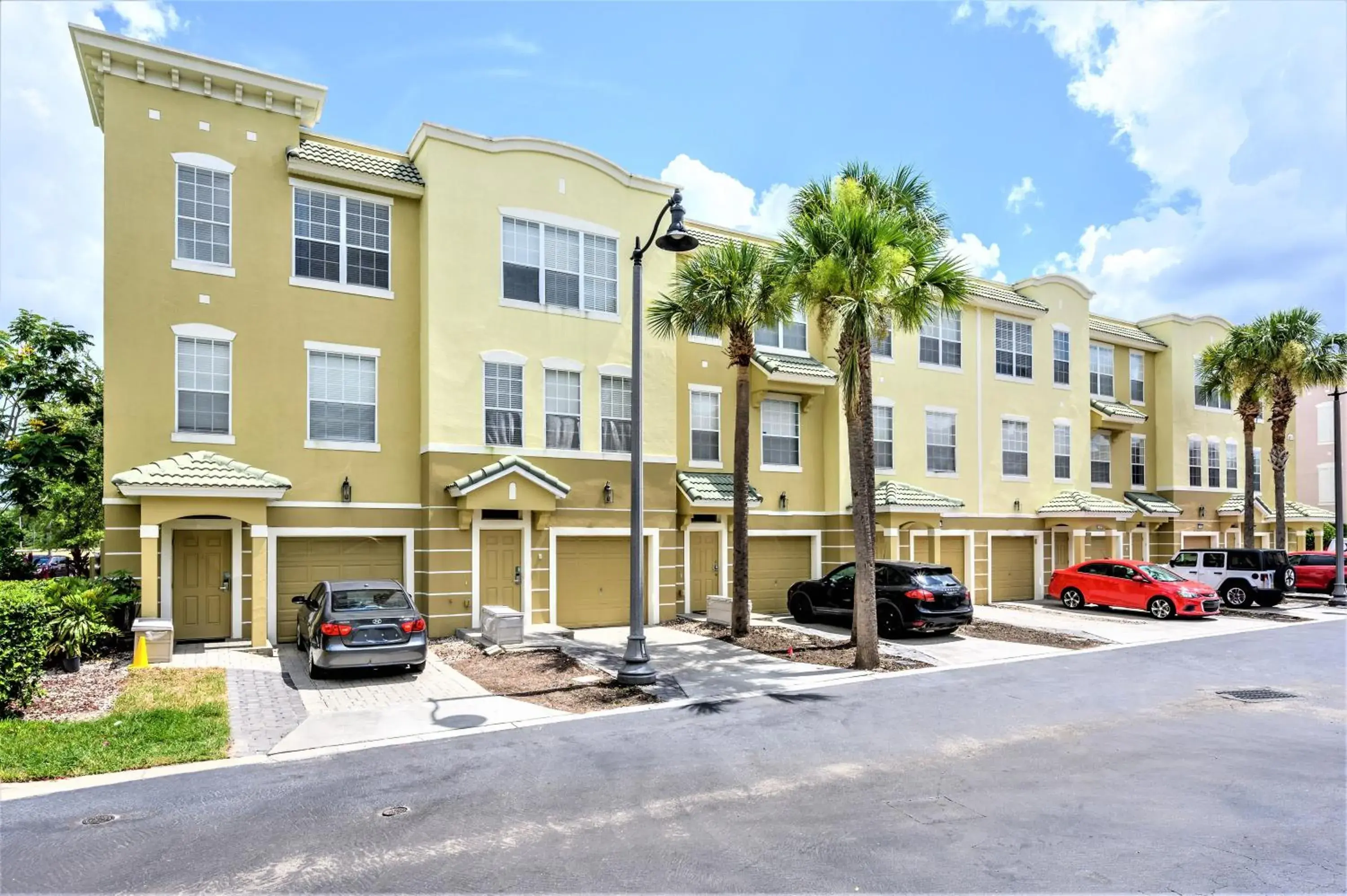 Property building in Vista Cay Resort by Millenium at Universal Blvd. Property building in Vista Cay Resort by Millenium at Universal Blvd.