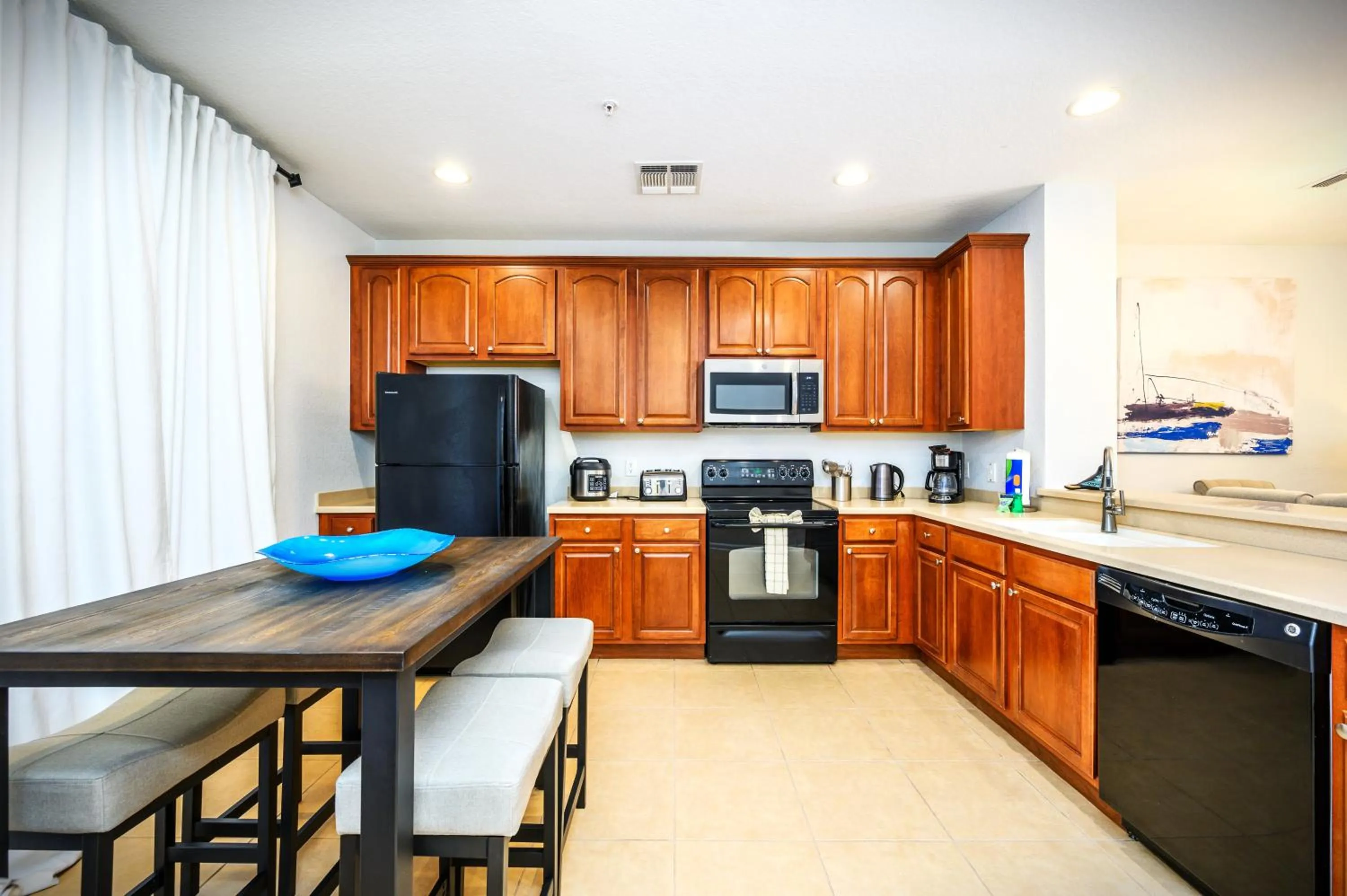 dishwasher in Vista Cay Resort by Millenium at Universal Blvd.