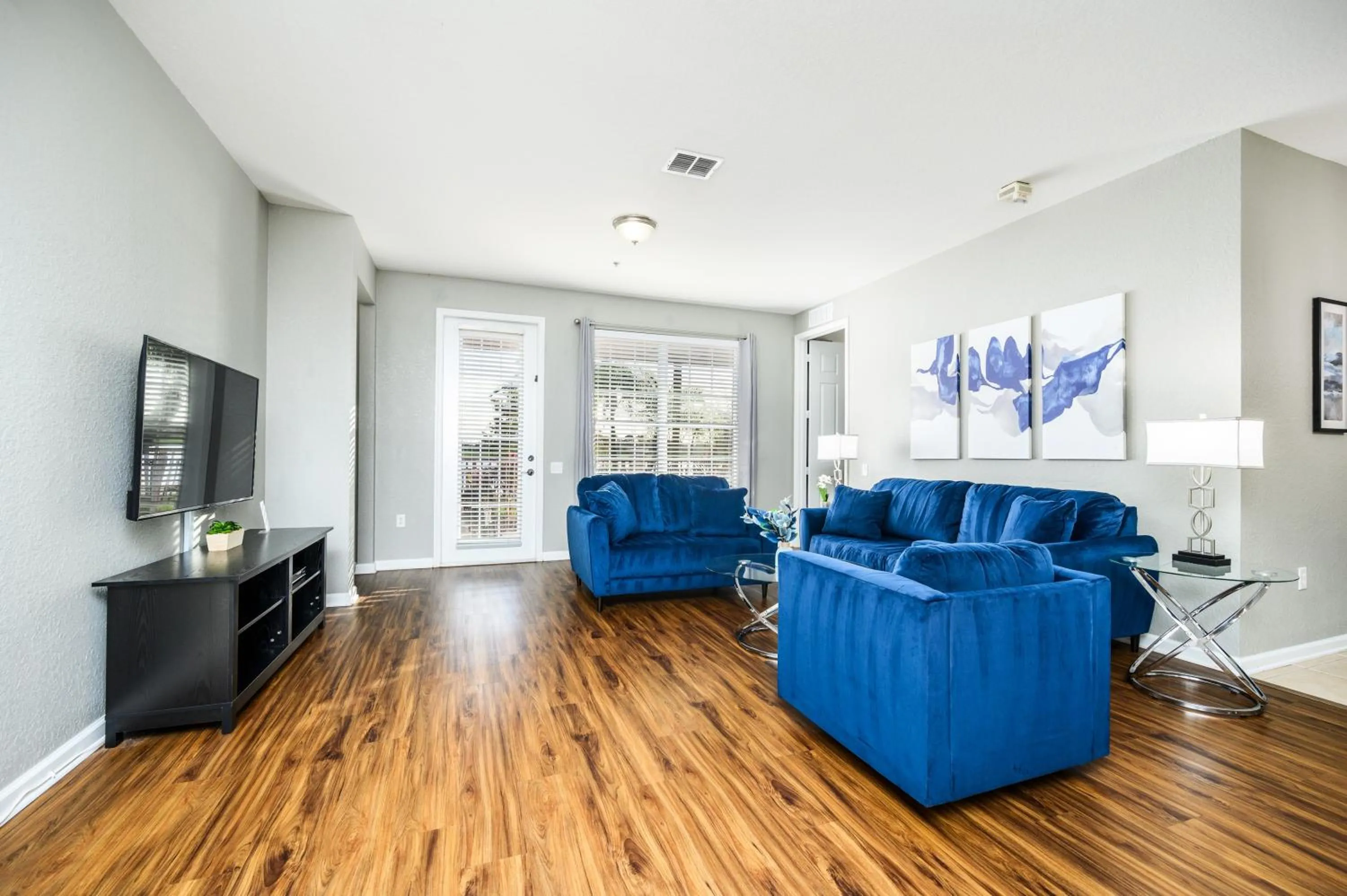 Living room in Vista Cay Resort by Millenium at Universal Blvd.