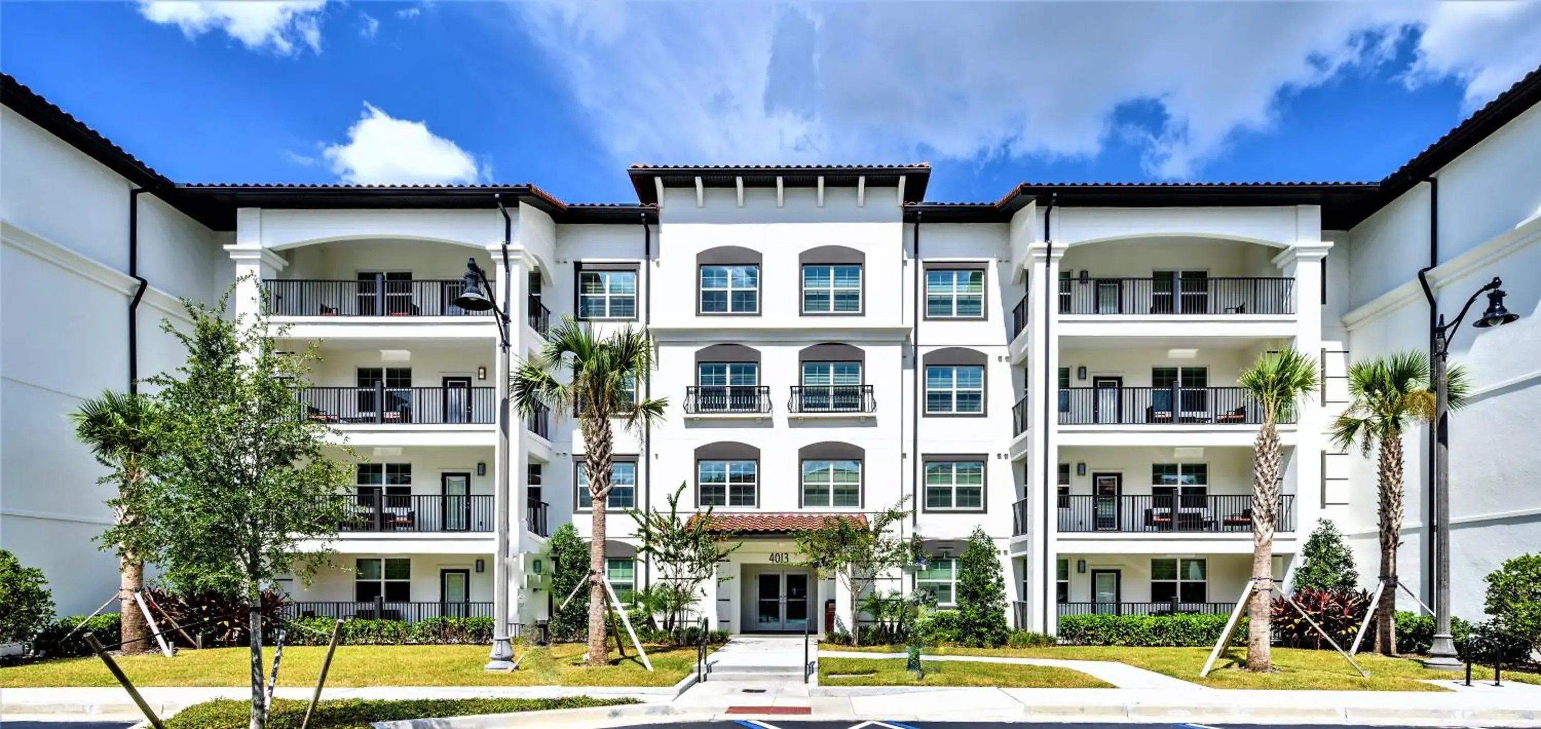 Property building in Vista Cay Resort by Millenium at Universal Blvd. Property building in Vista Cay Resort by Millenium at Universal Blvd.