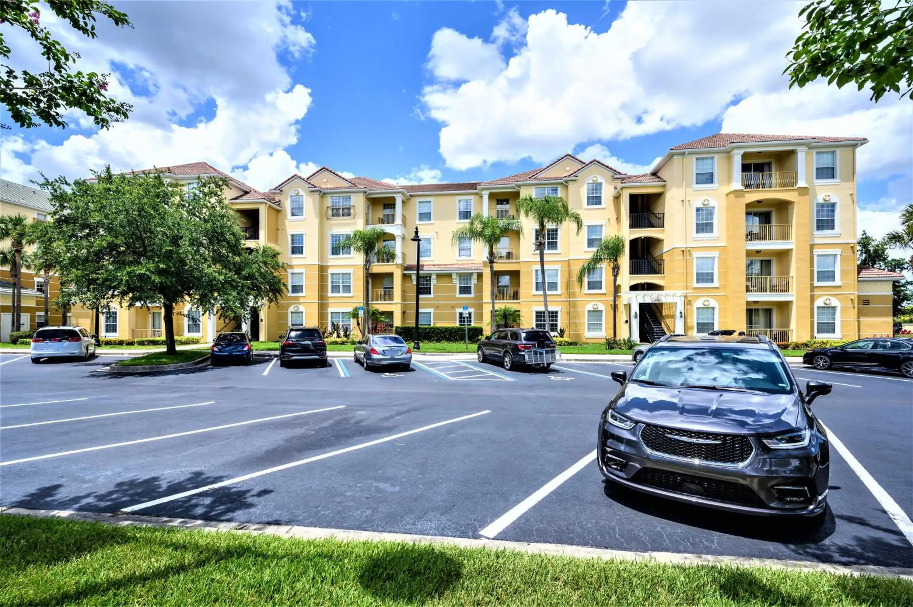 Property building in Vista Cay Resort by Millenium at Universal Blvd. Property building in Vista Cay Resort by Millenium at Universal Blvd.