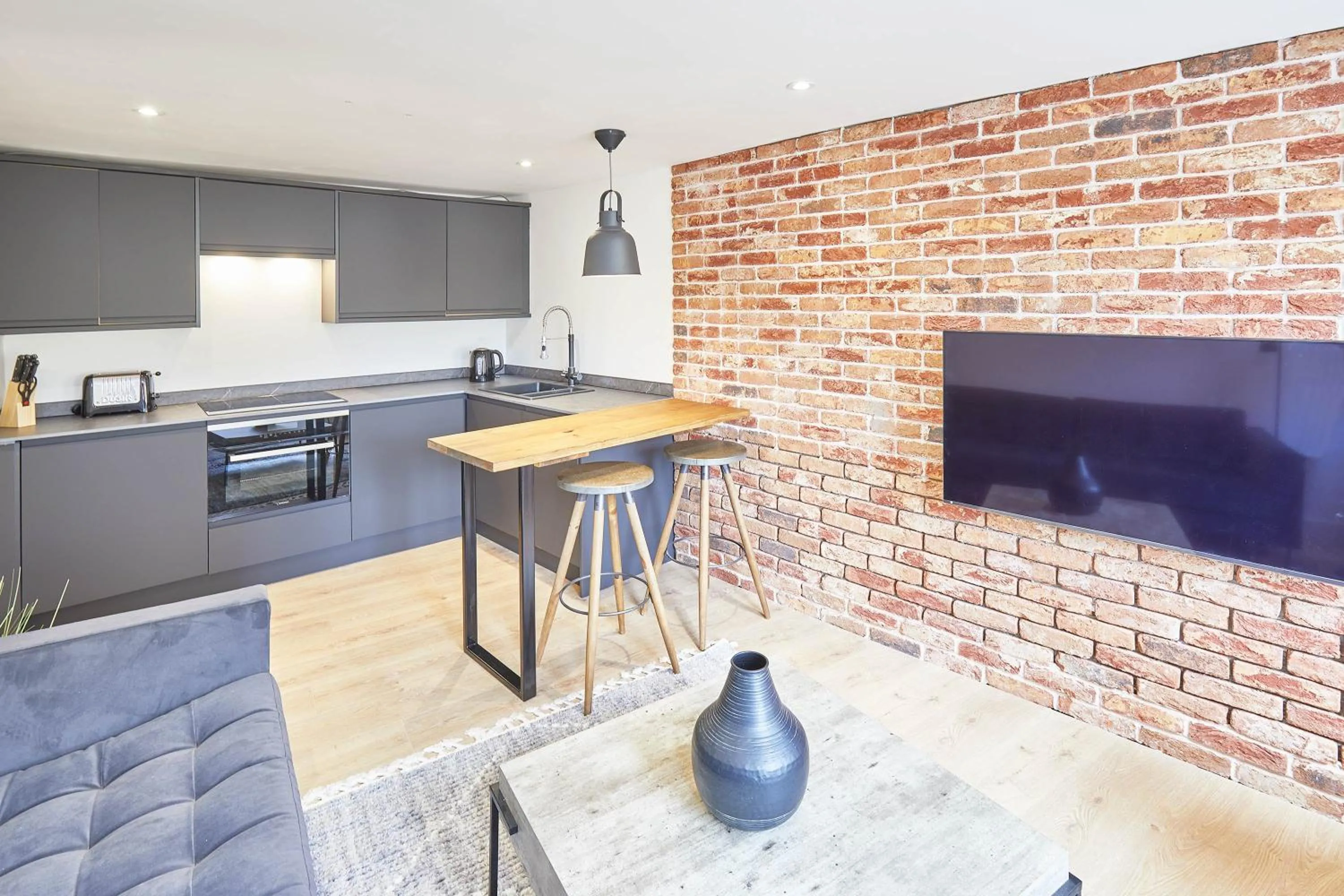 TV and multimedia in Host & Stay - Golden Lion Apartments