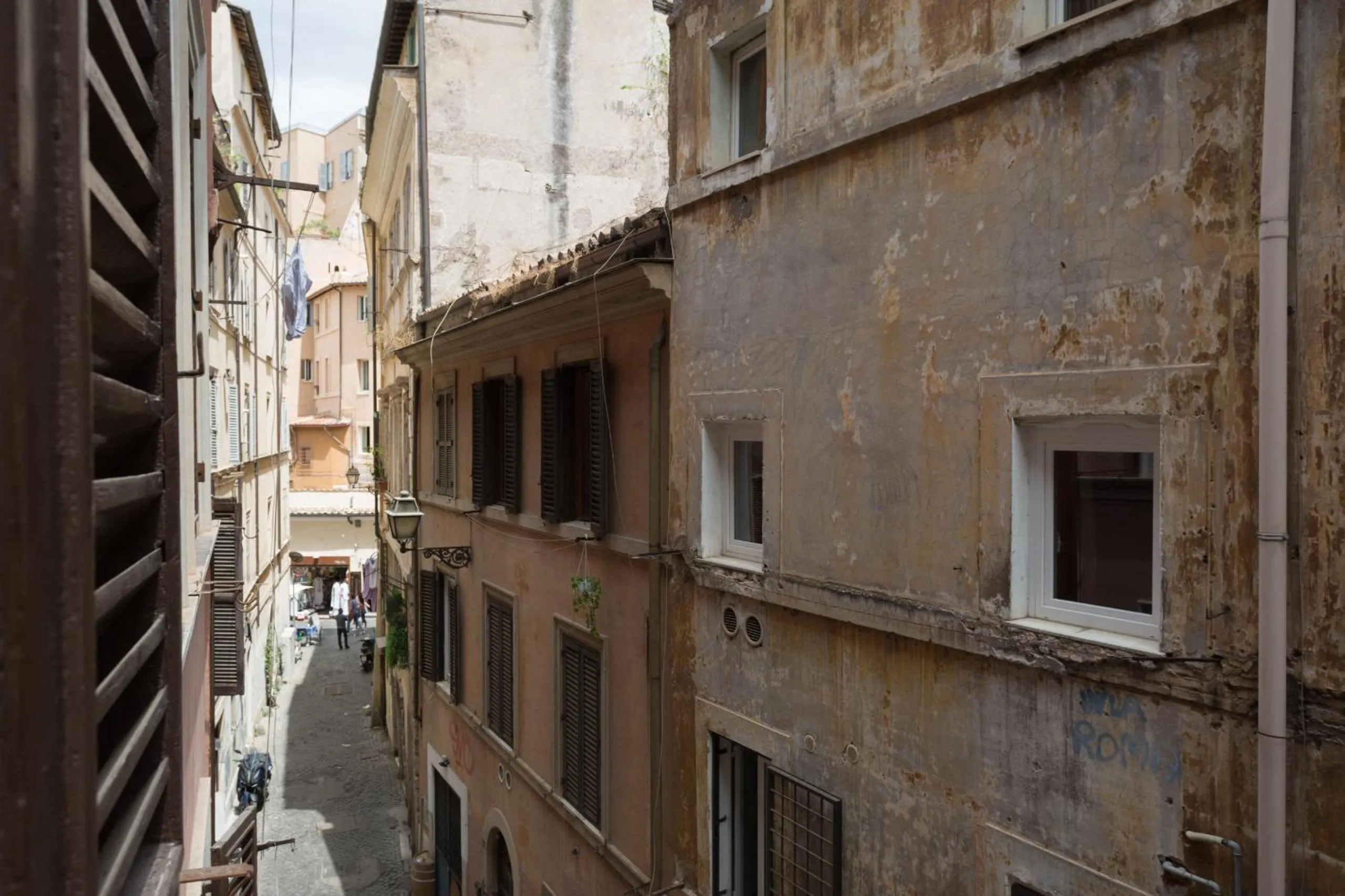 Property building in Campo de Fiori Lovely Apartment