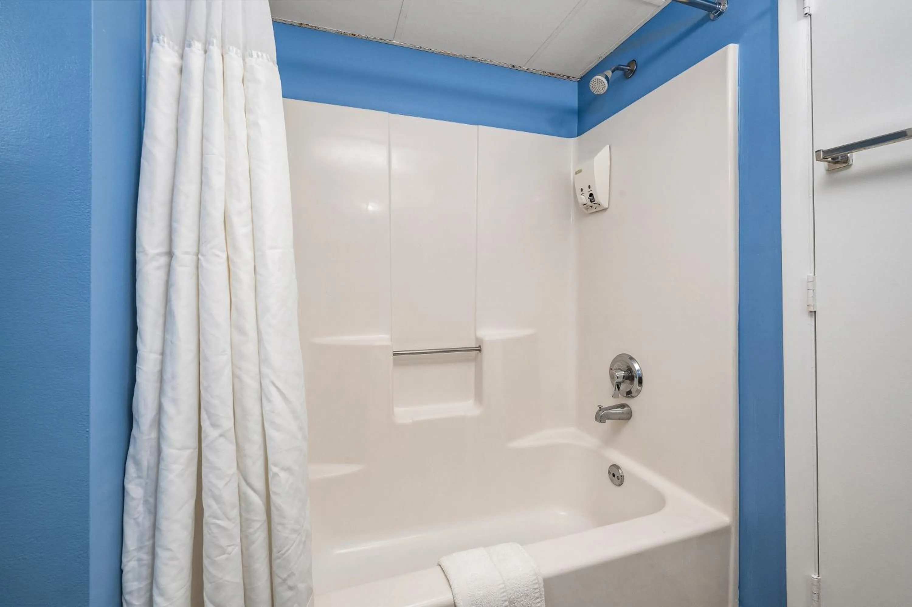 Bathroom in Cayman Suites Hotel