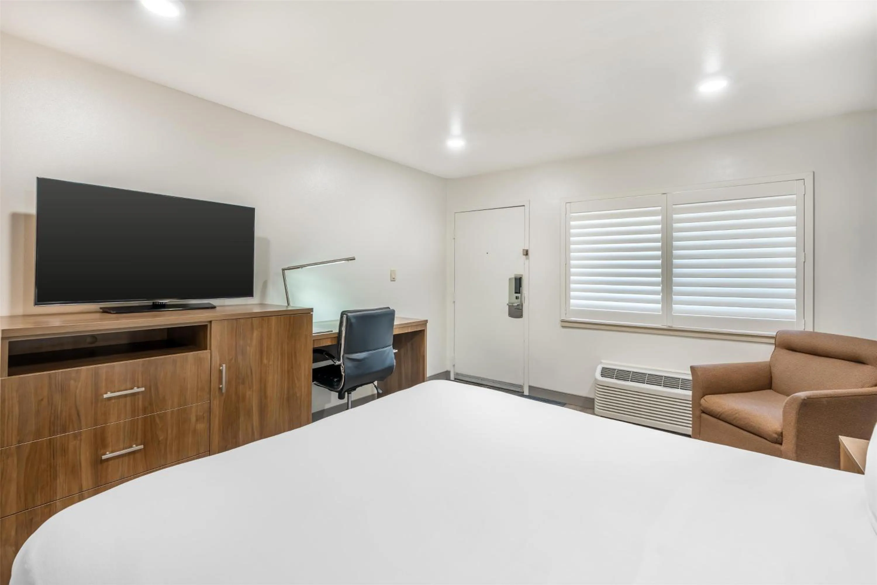 Bedroom, Bed in Best Western Plus Clocktower Inn