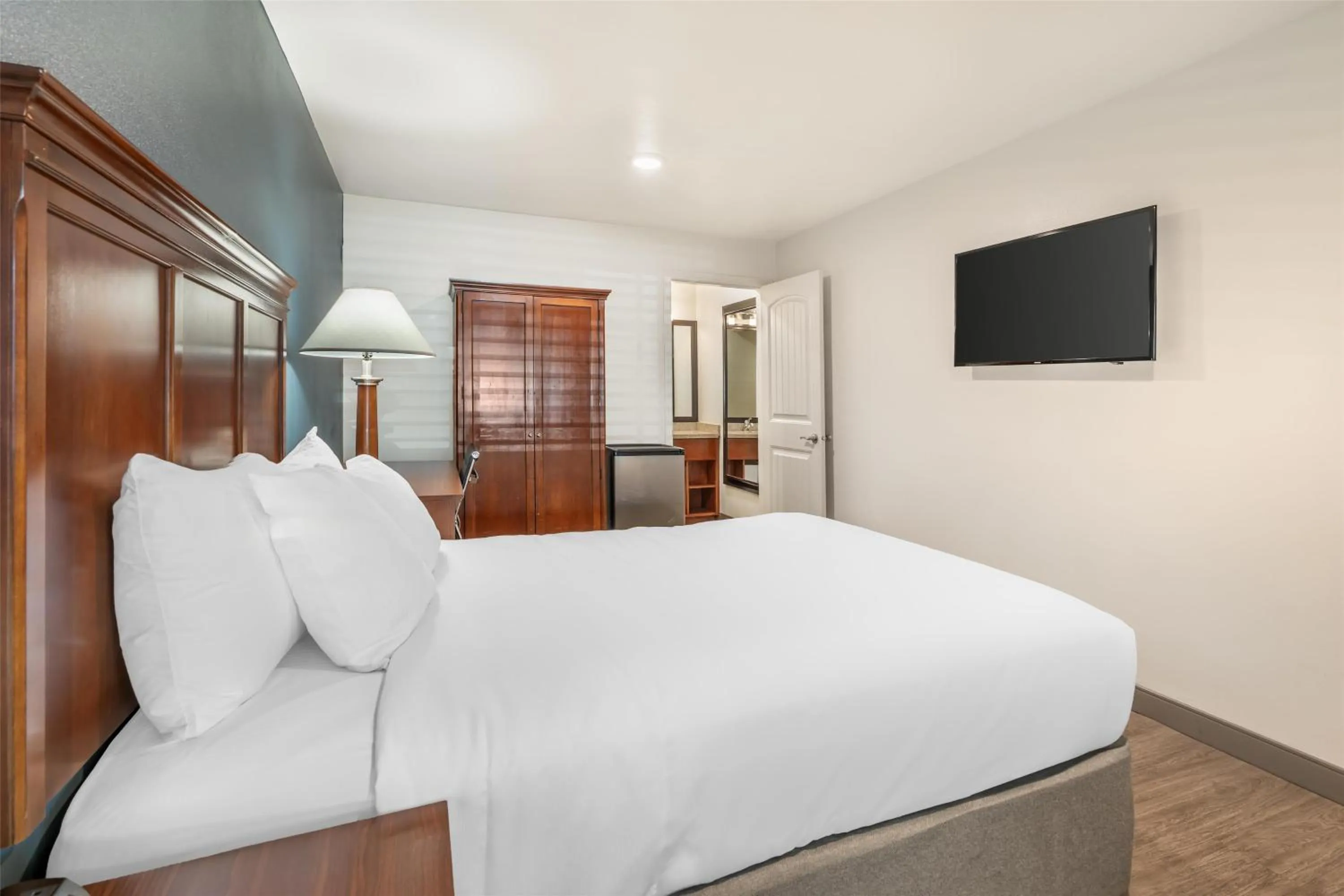 Bedroom, Bed in Best Western Plus Clocktower Inn