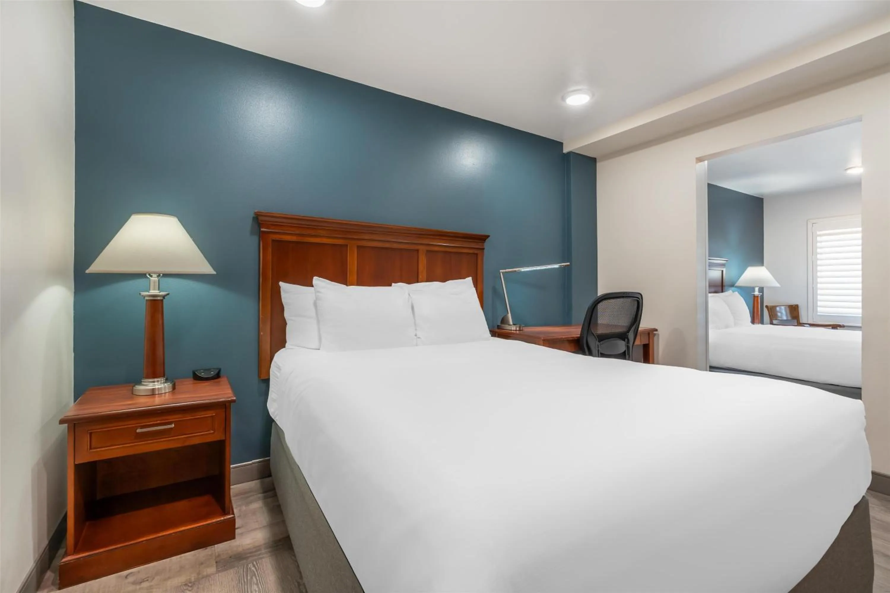 Bedroom, Bed in Best Western Plus Clocktower Inn