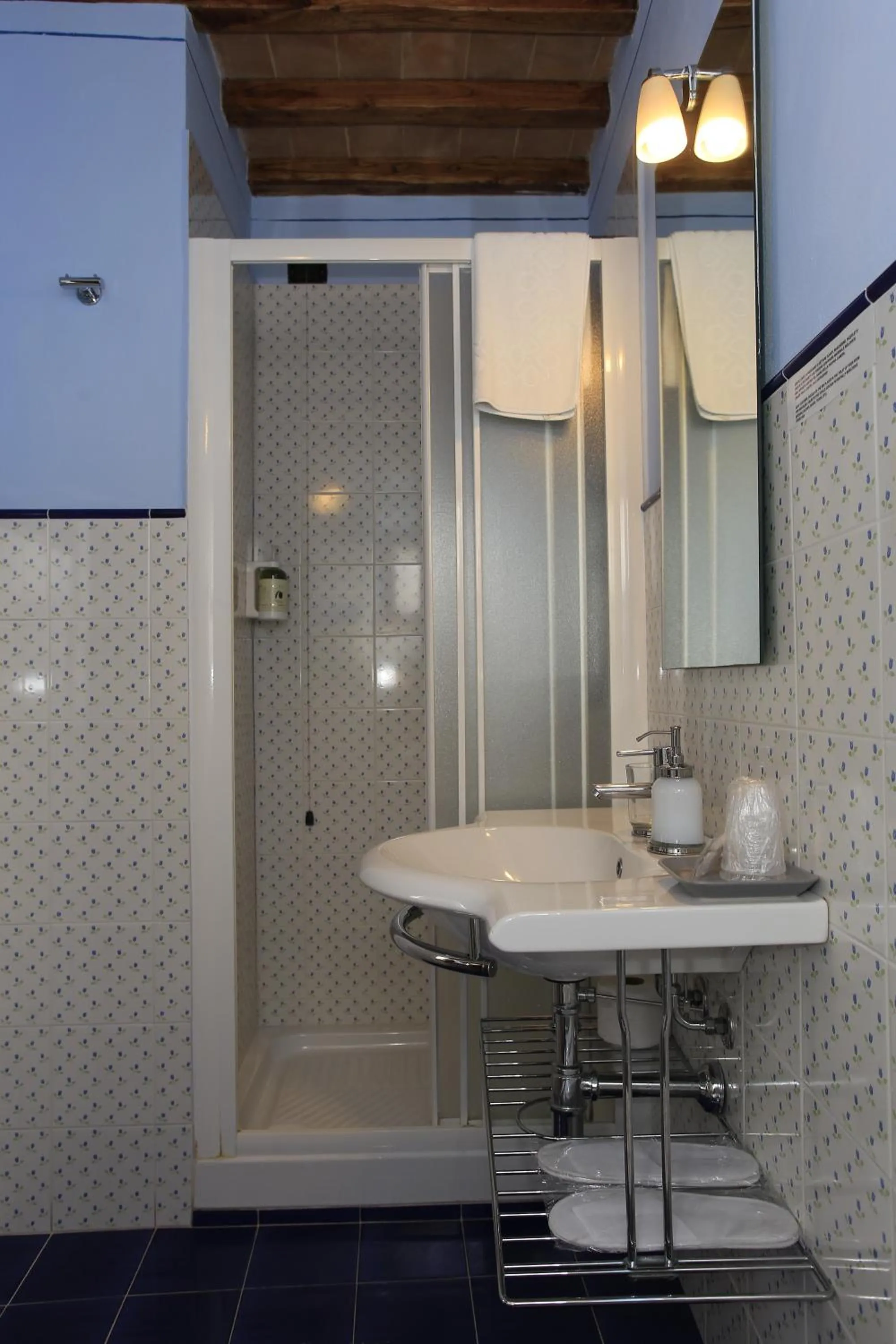 Shower in Palazzo Mari