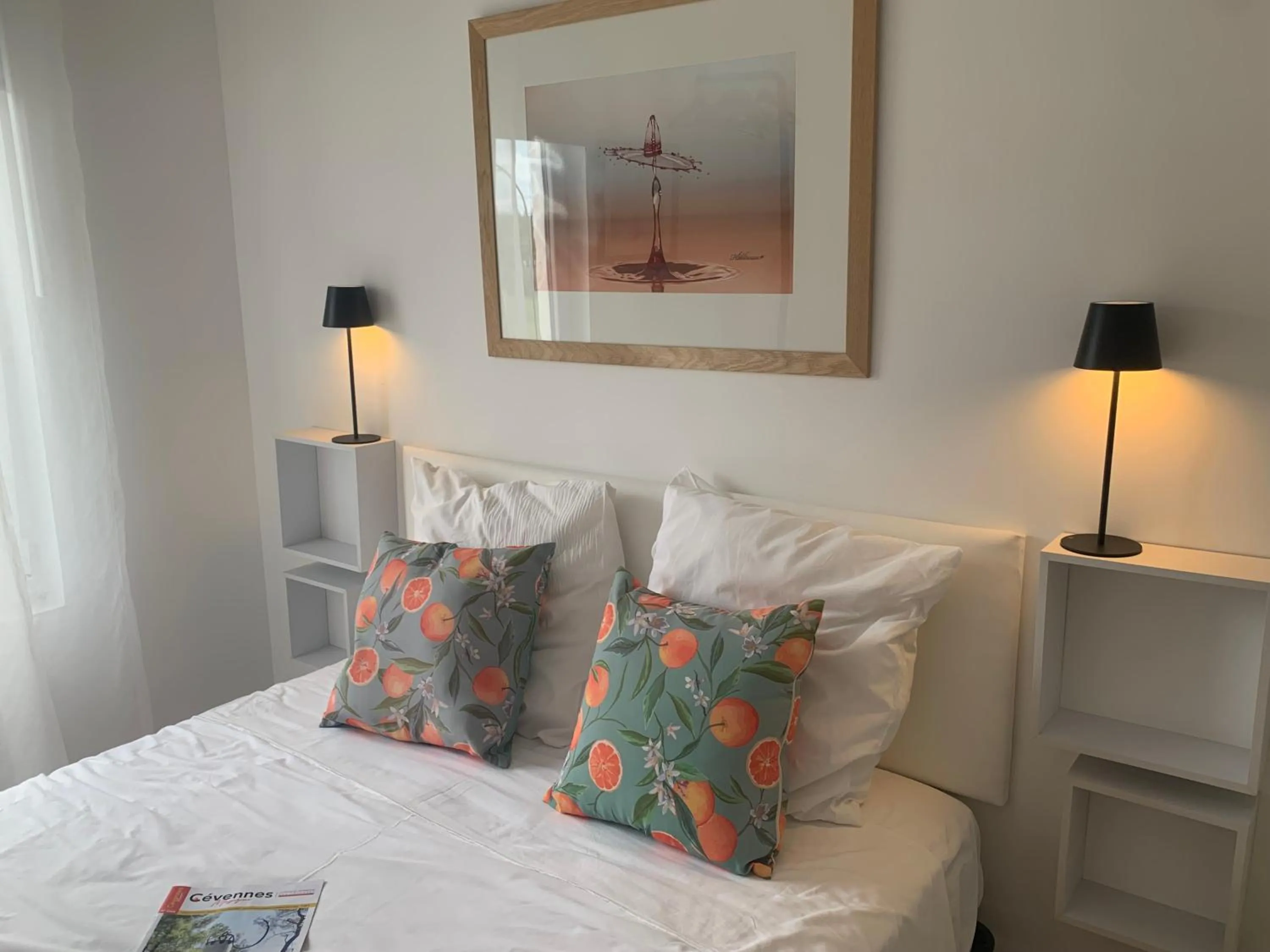 Bedroom, Bed in Croissant de Lune