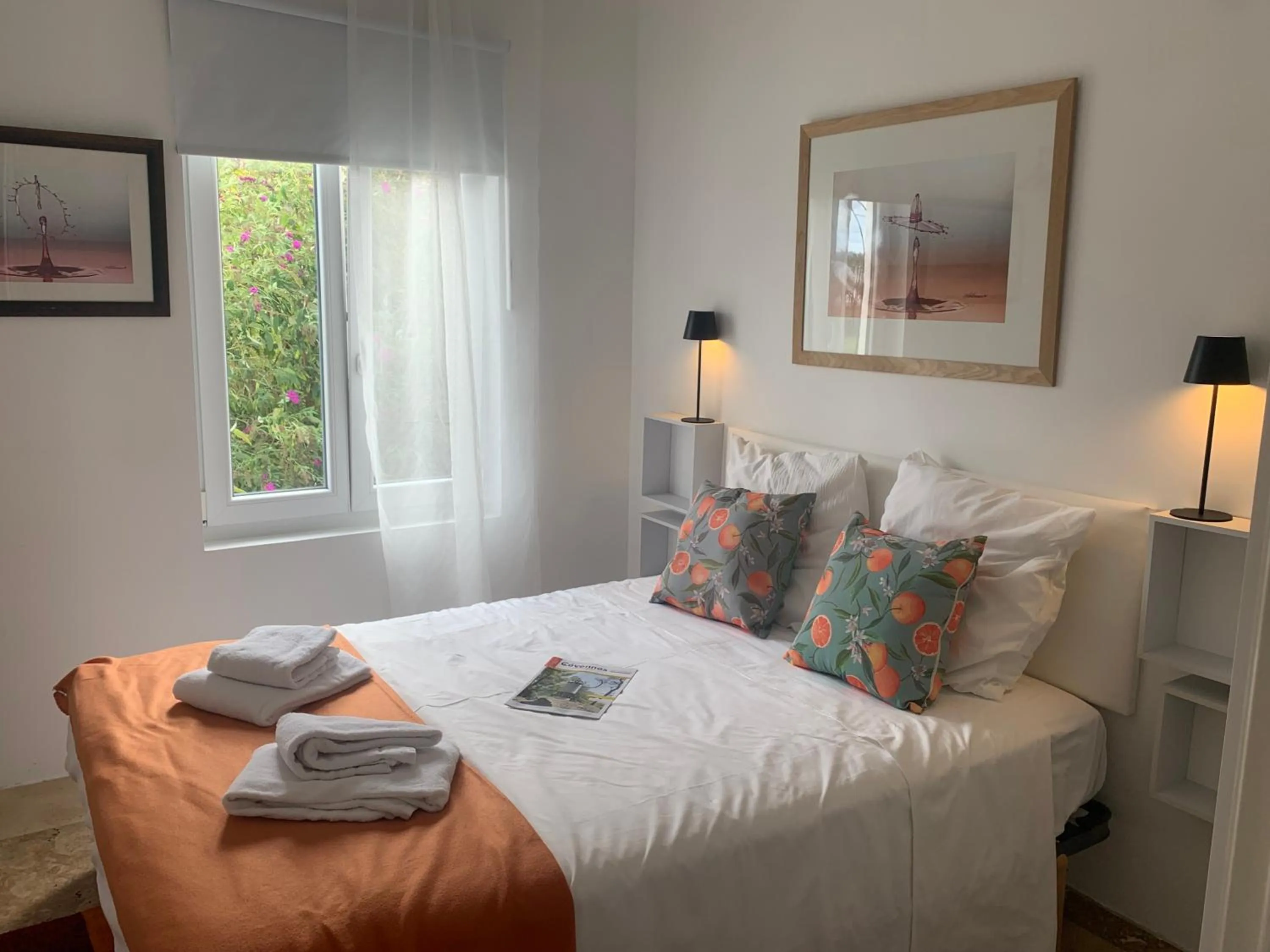 Photo of the whole room, Bed in Croissant de Lune