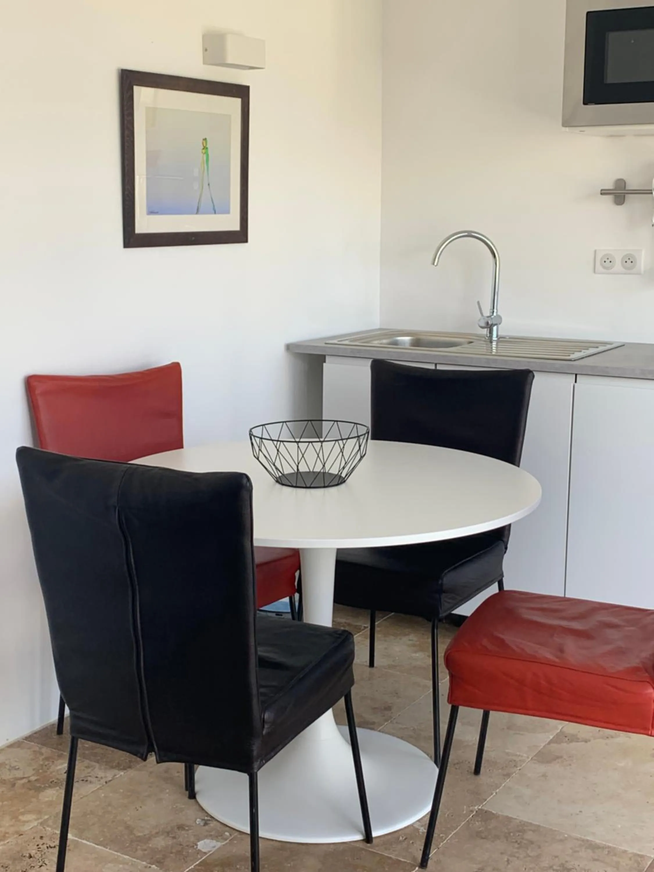 Seating area in Croissant de Lune