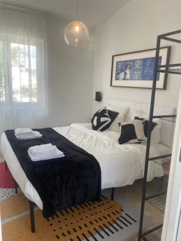 Bed in Croissant de Lune