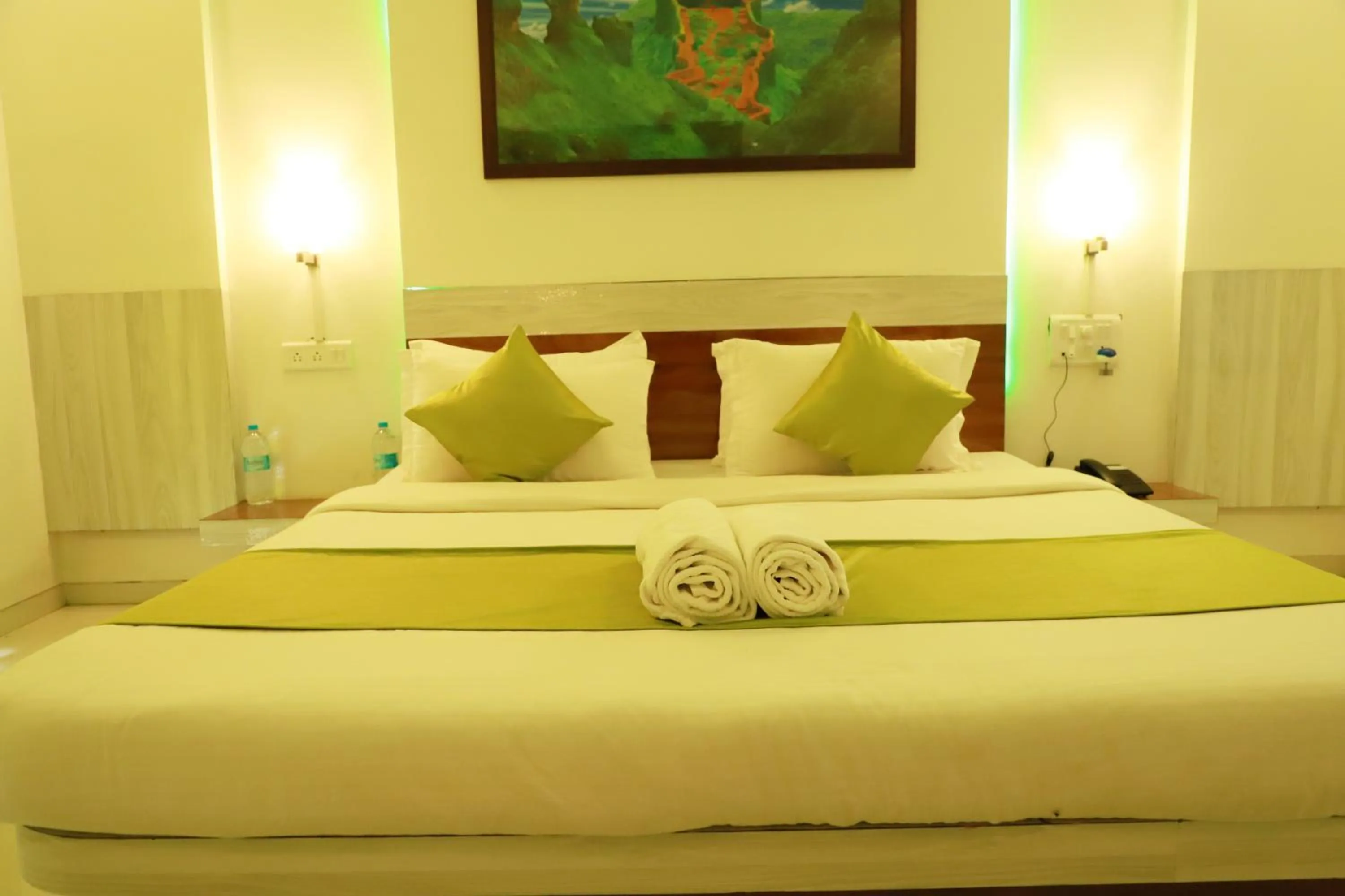 Bed in Hotel Green Exotica Mahabaleshwar