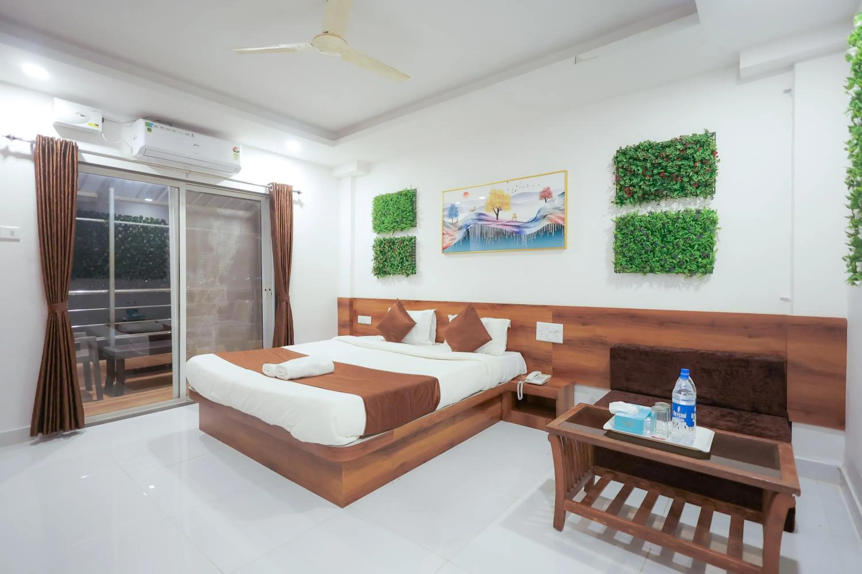 Bedroom, Bed in Hotel Green Exotica Mahabaleshwar