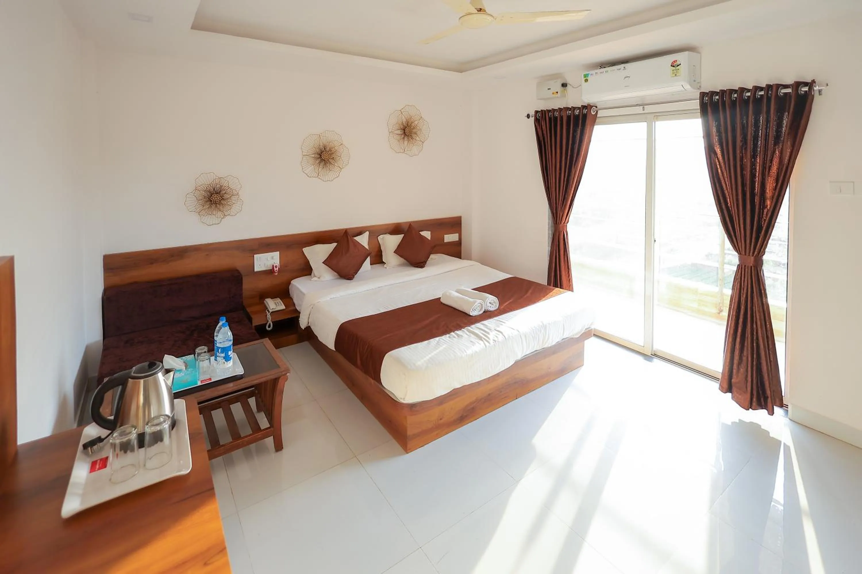 Bedroom, Bed in Hotel Green Exotica Mahabaleshwar