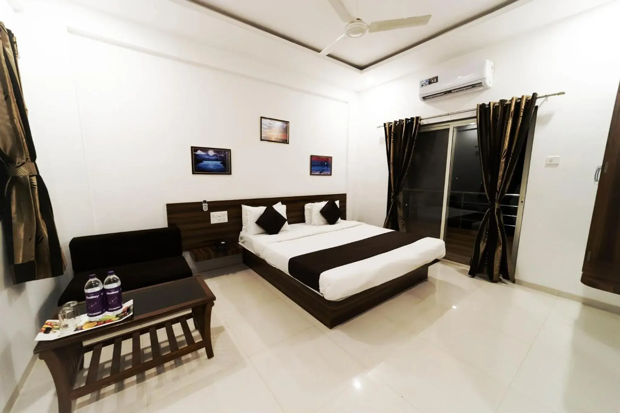 Bedroom, Bed in Hotel Green Exotica Mahabaleshwar Bedroom, Bed in Hotel Green Exotica Mahabaleshwar