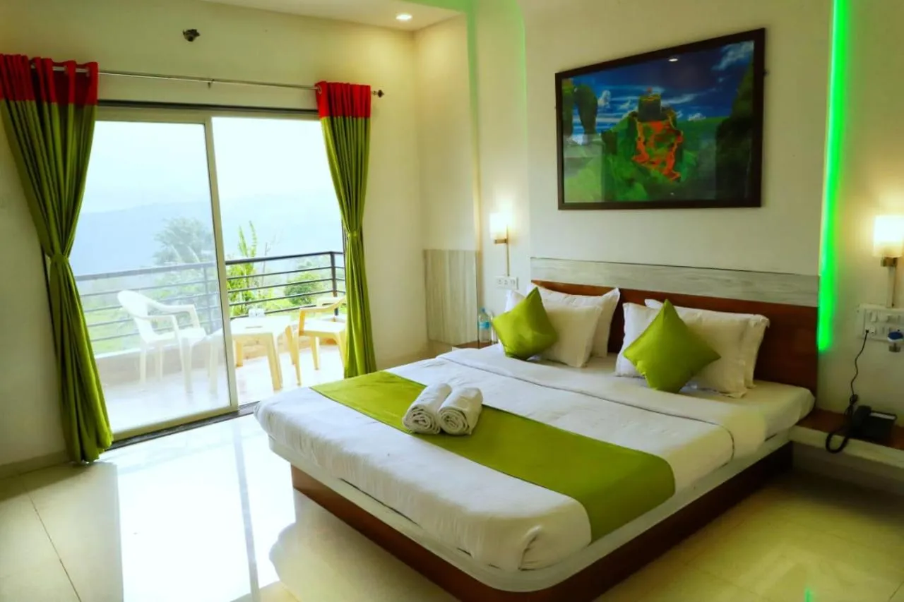 Bed in Hotel Green Exotica Mahabaleshwar