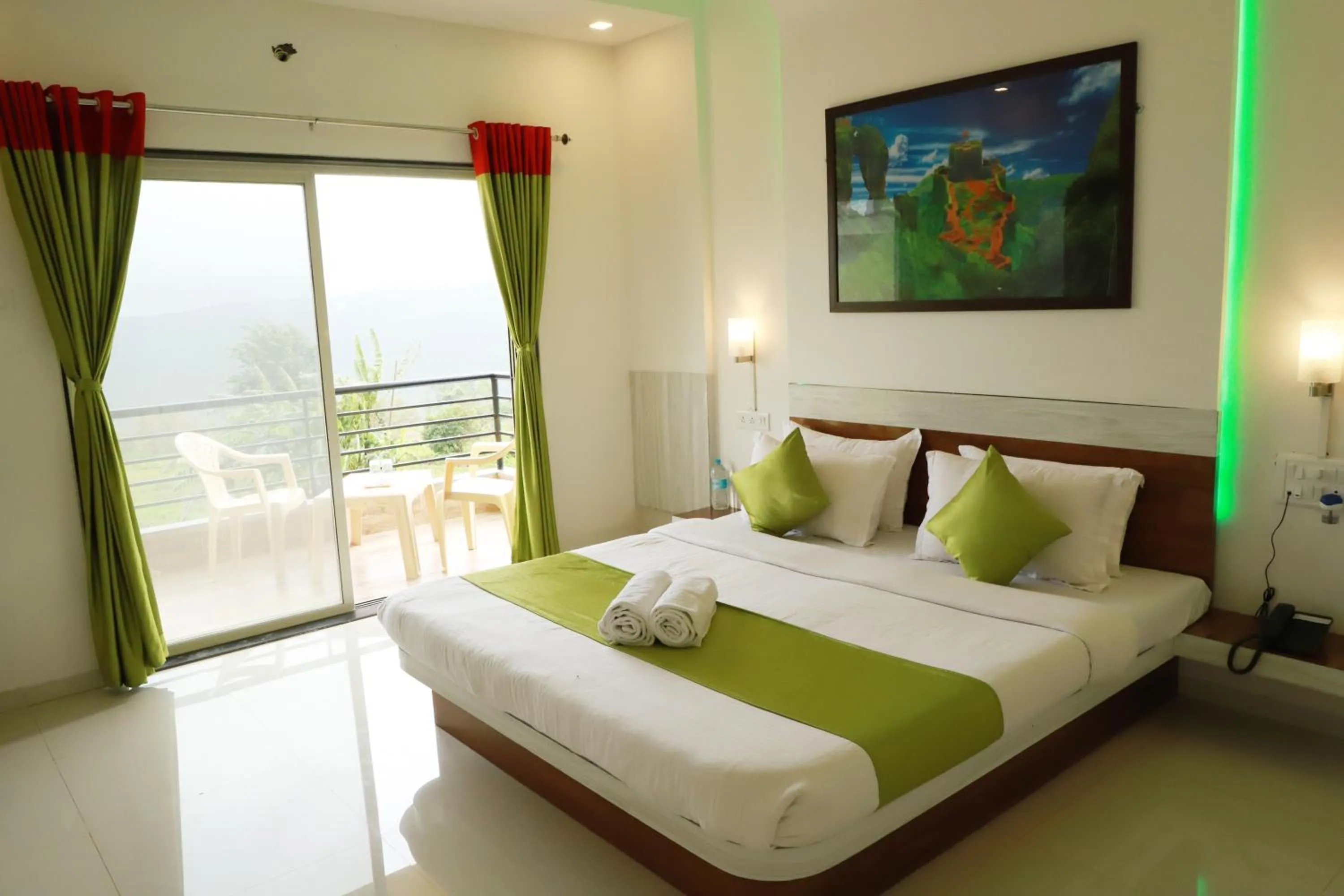 Bed in Hotel Green Exotica Mahabaleshwar