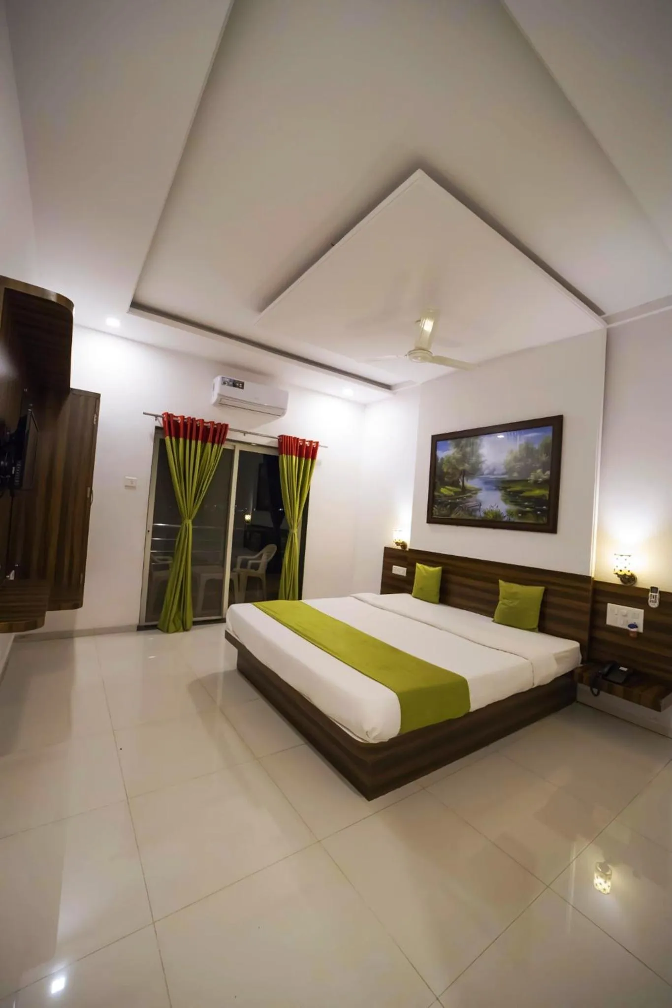 Bed in Hotel Green Exotica Mahabaleshwar