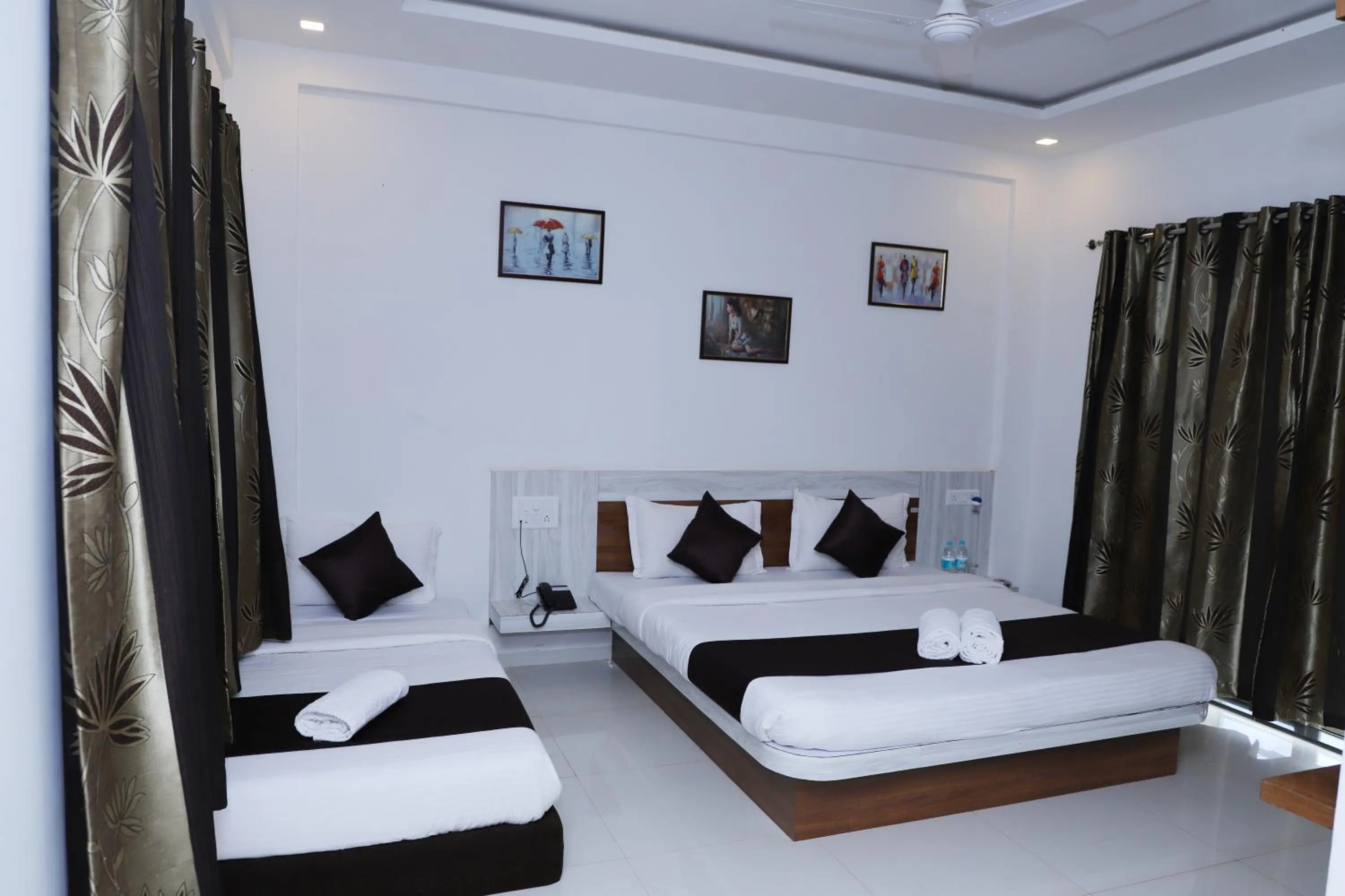 Bedroom, Bed in Hotel Green Exotica Mahabaleshwar