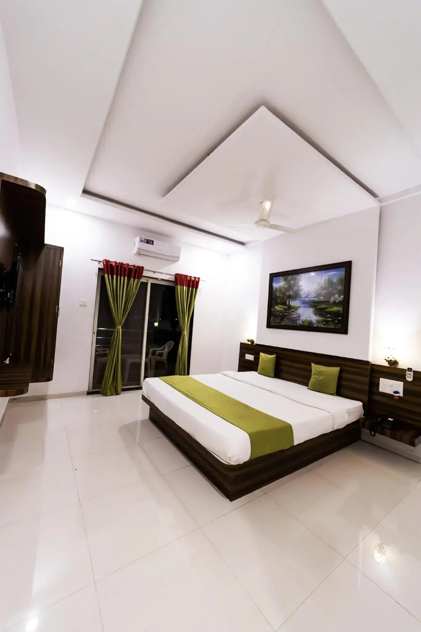 Bed in Hotel Green Exotica Mahabaleshwar Bed in Hotel Green Exotica Mahabaleshwar