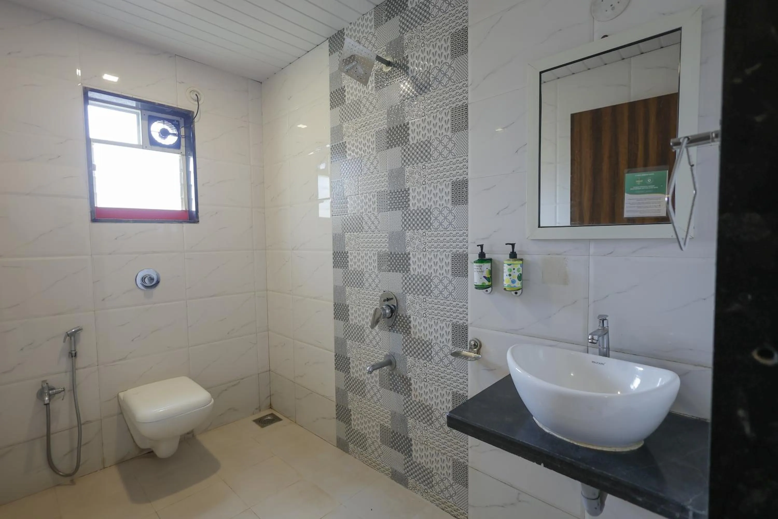 Bathroom in Hotel Green Exotica Mahabaleshwar