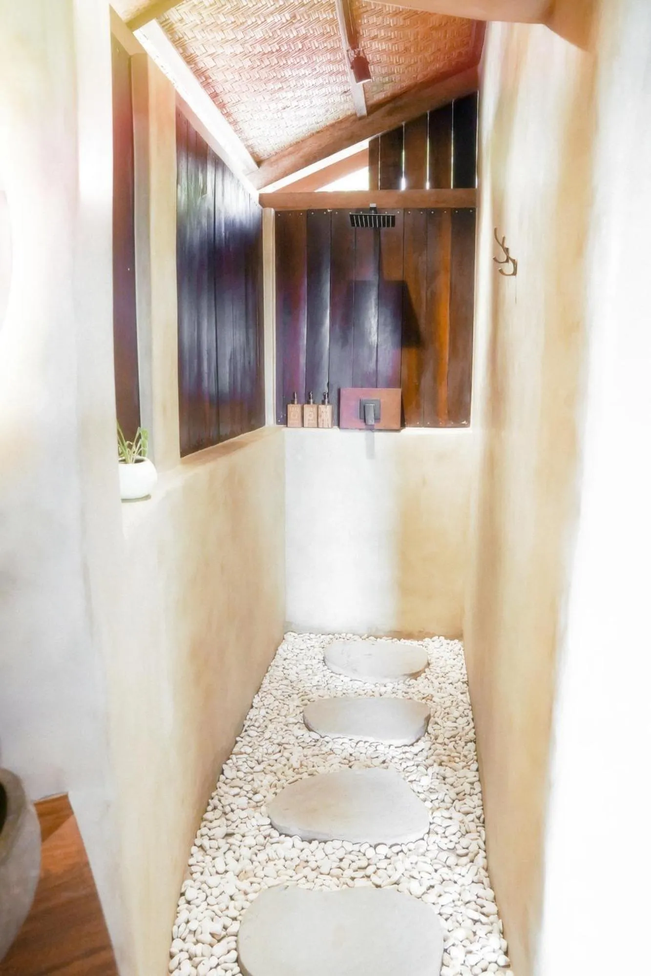 Shower in Dome Lombok