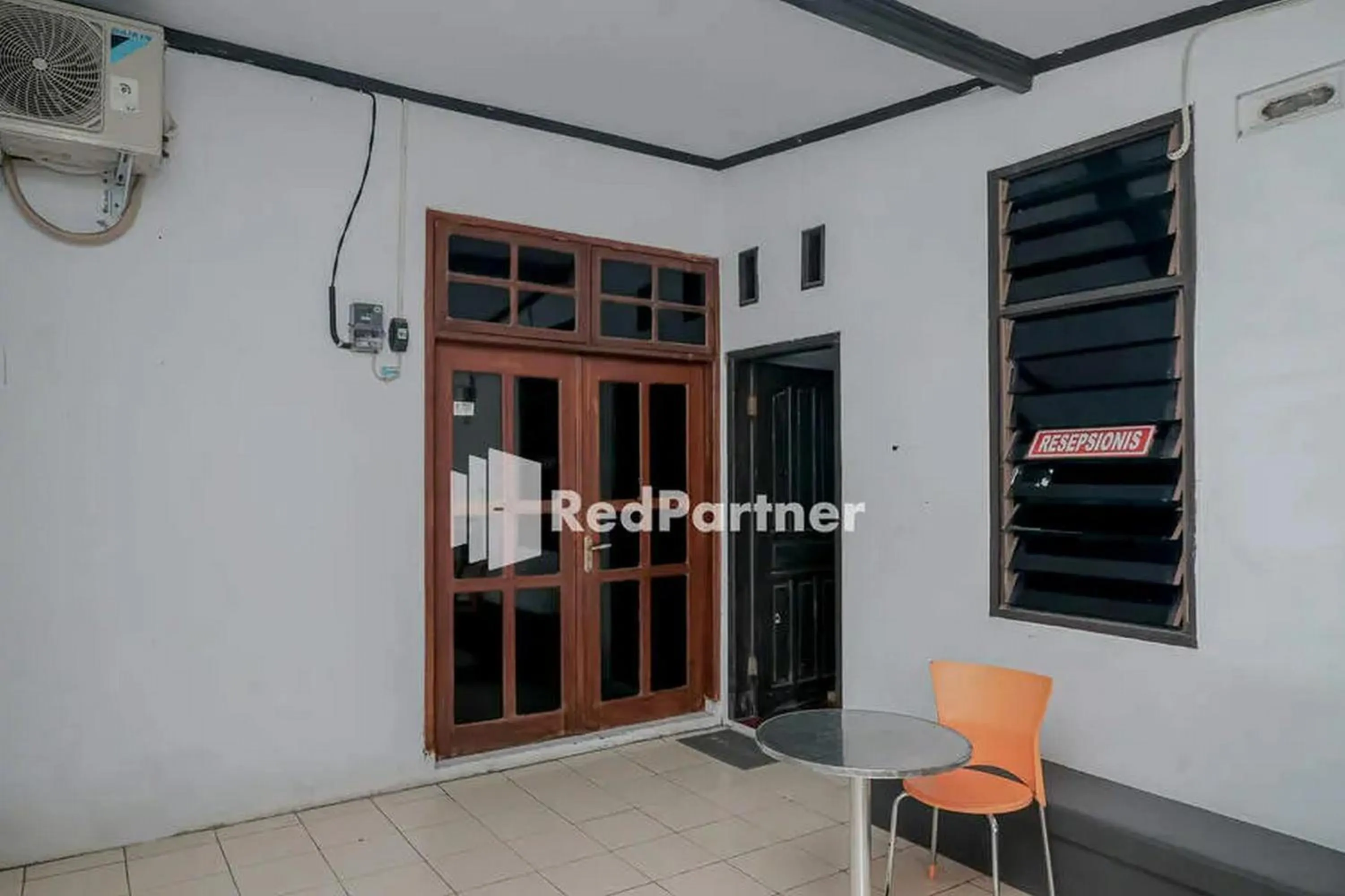 Facade/entrance in Pondok Damai Guest House Syariah Mitra RedDoorz