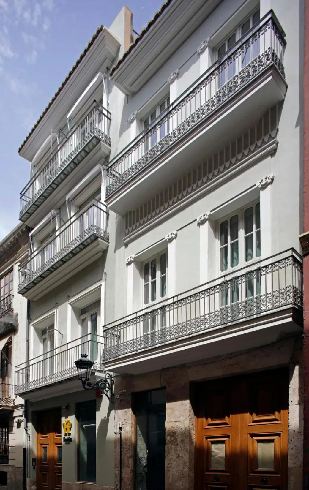 Property building in Fetén Property building in Fetén