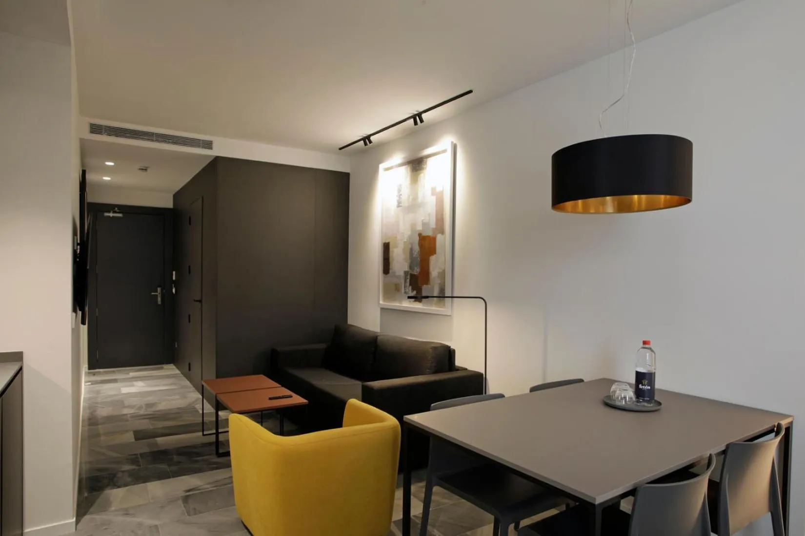 Photo of the whole room in Fetén