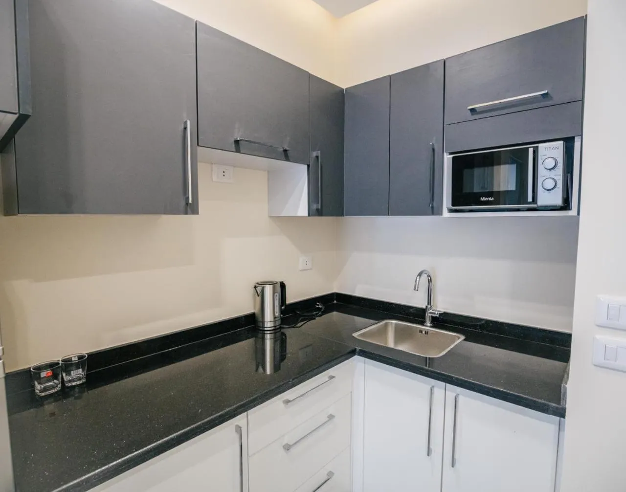 Restaurant/places to eat in Villa 55