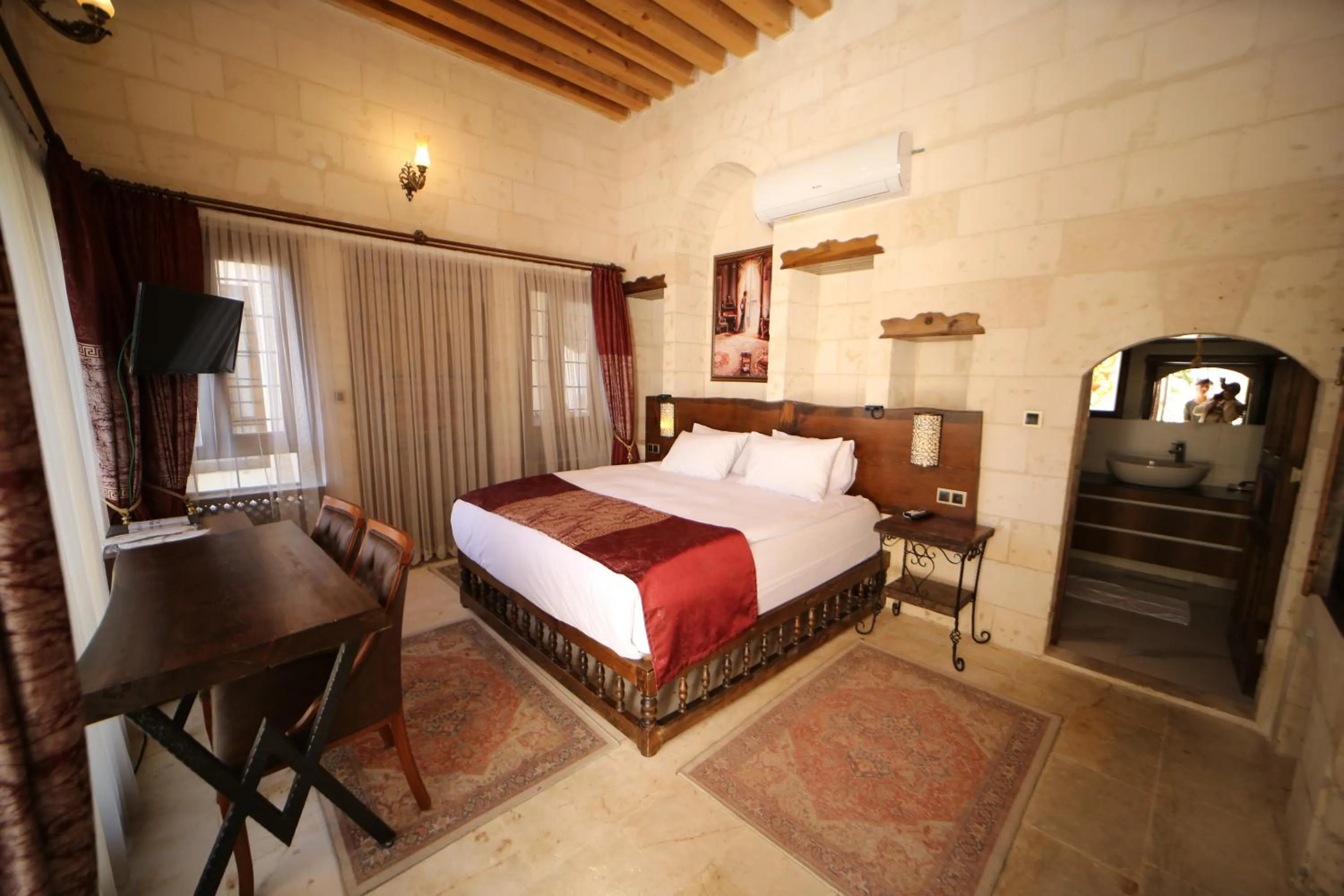 Photo of the whole room, Bed in Tessera Hotel