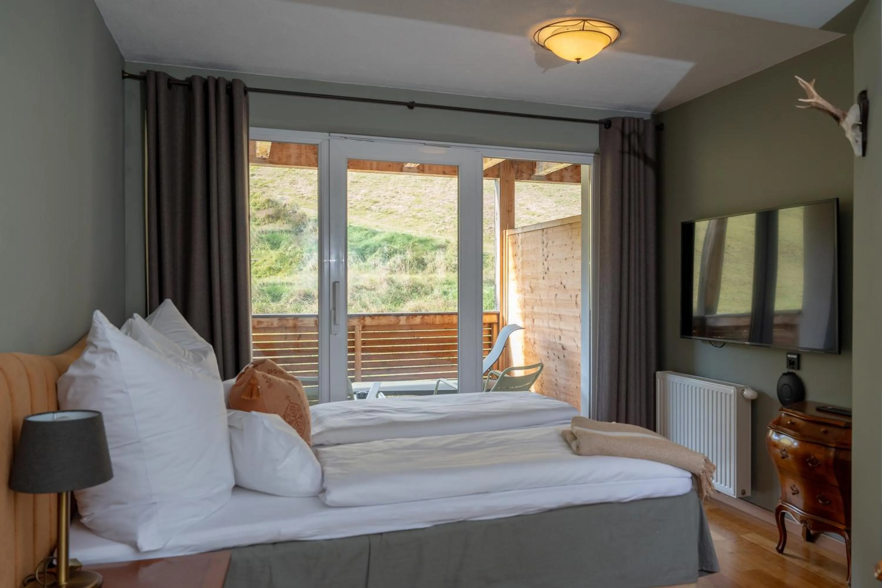 Bed in Boutique Hotel Bellevue Lermoos