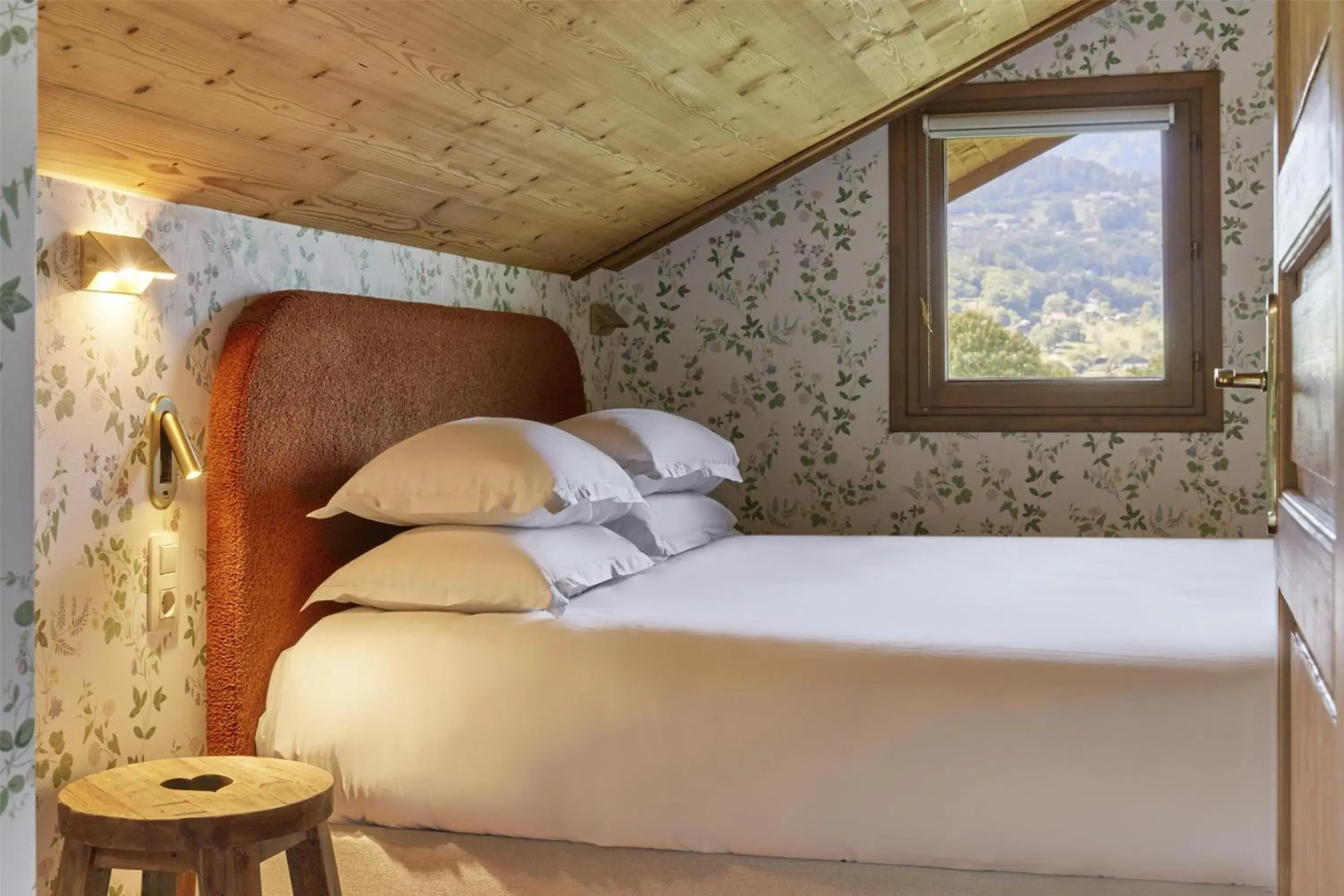 Bedroom, Bed in Best Western Plus Pays du Mont Blanc Bedroom, Bed in Best Western Plus Pays du Mont Blanc