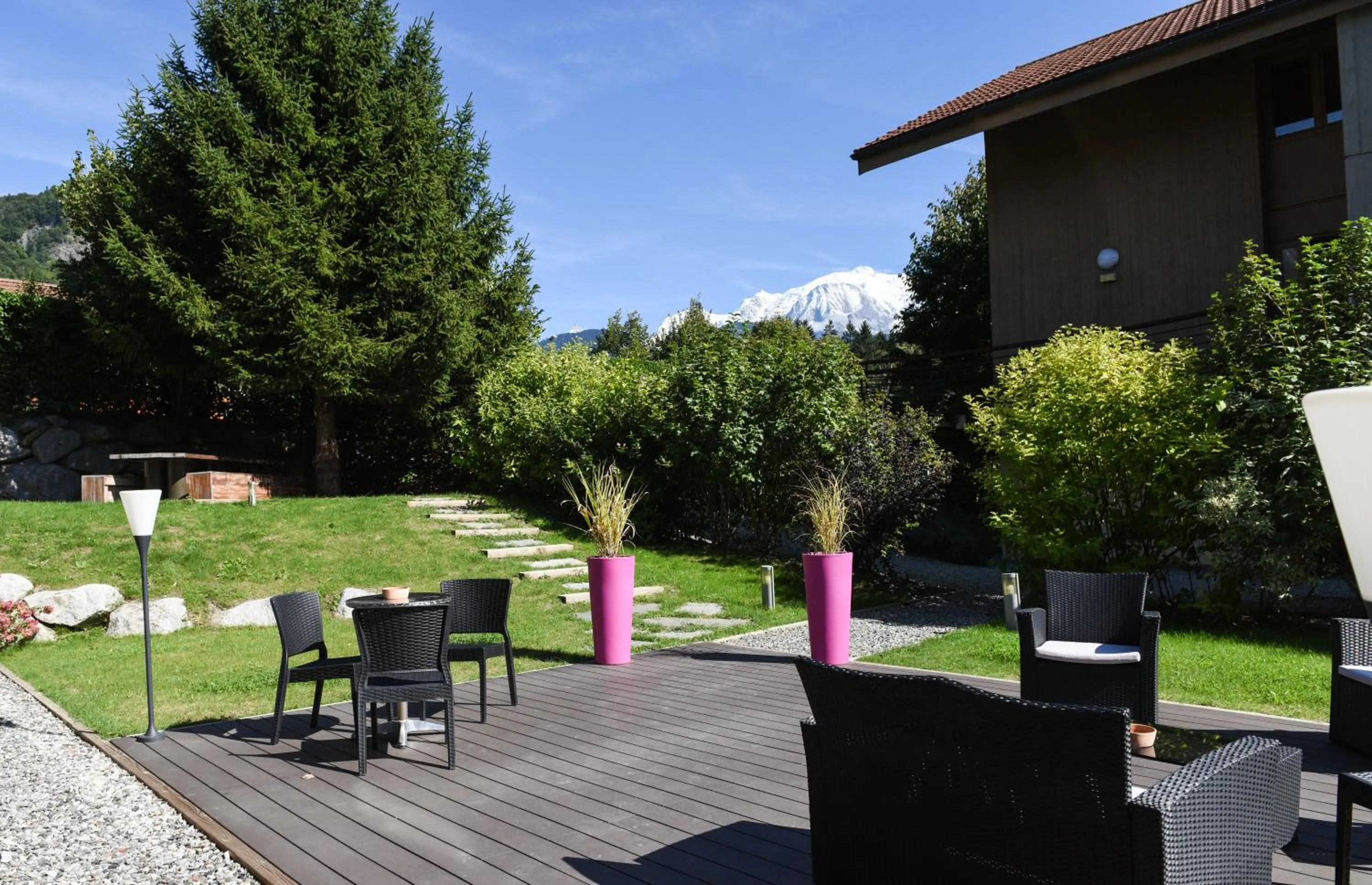 Garden in Best Western Plus Pays du Mont Blanc