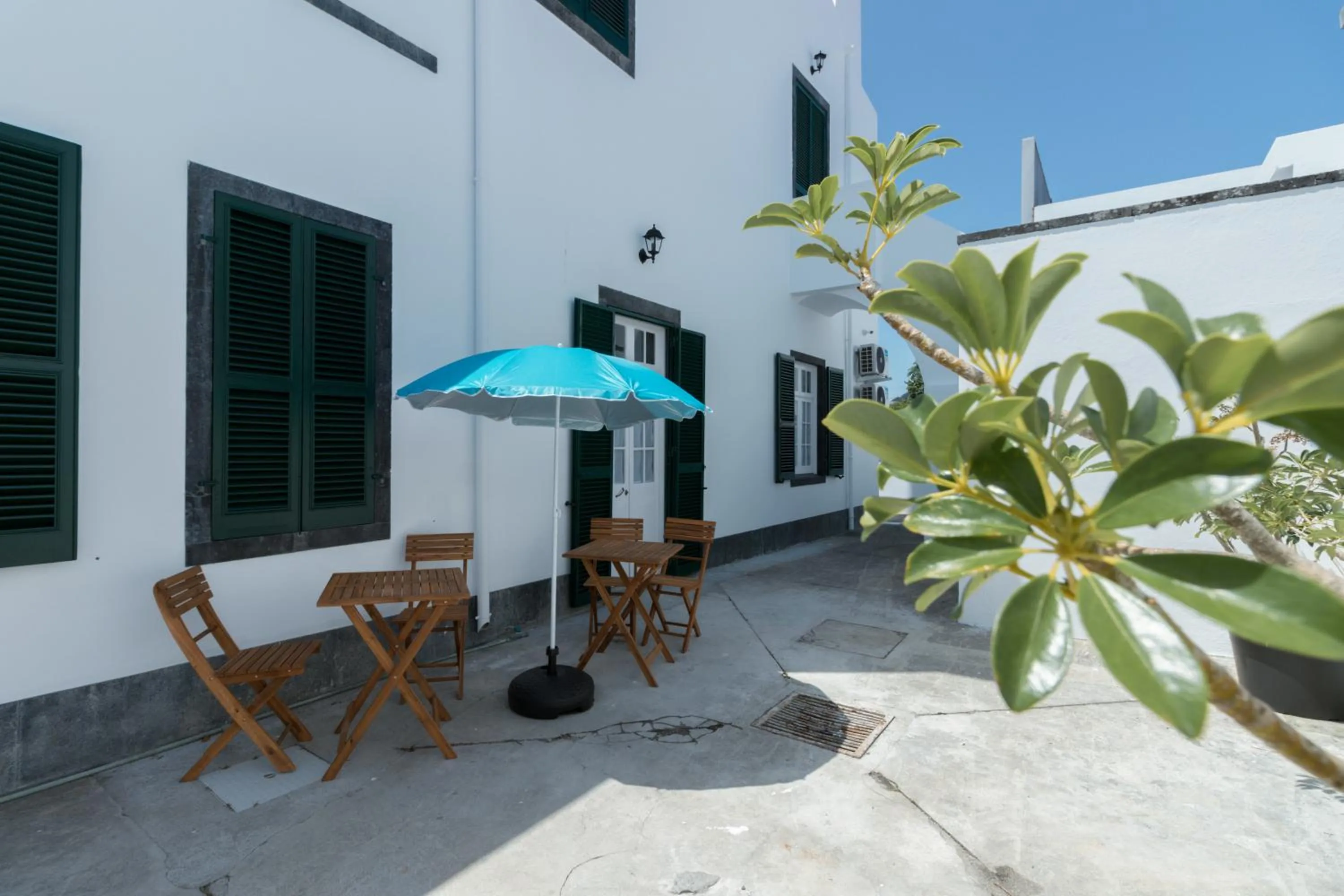 Patio in Lagoa Hostel & Suites