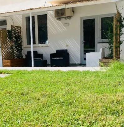 Facade/entrance in Numero20 B&B