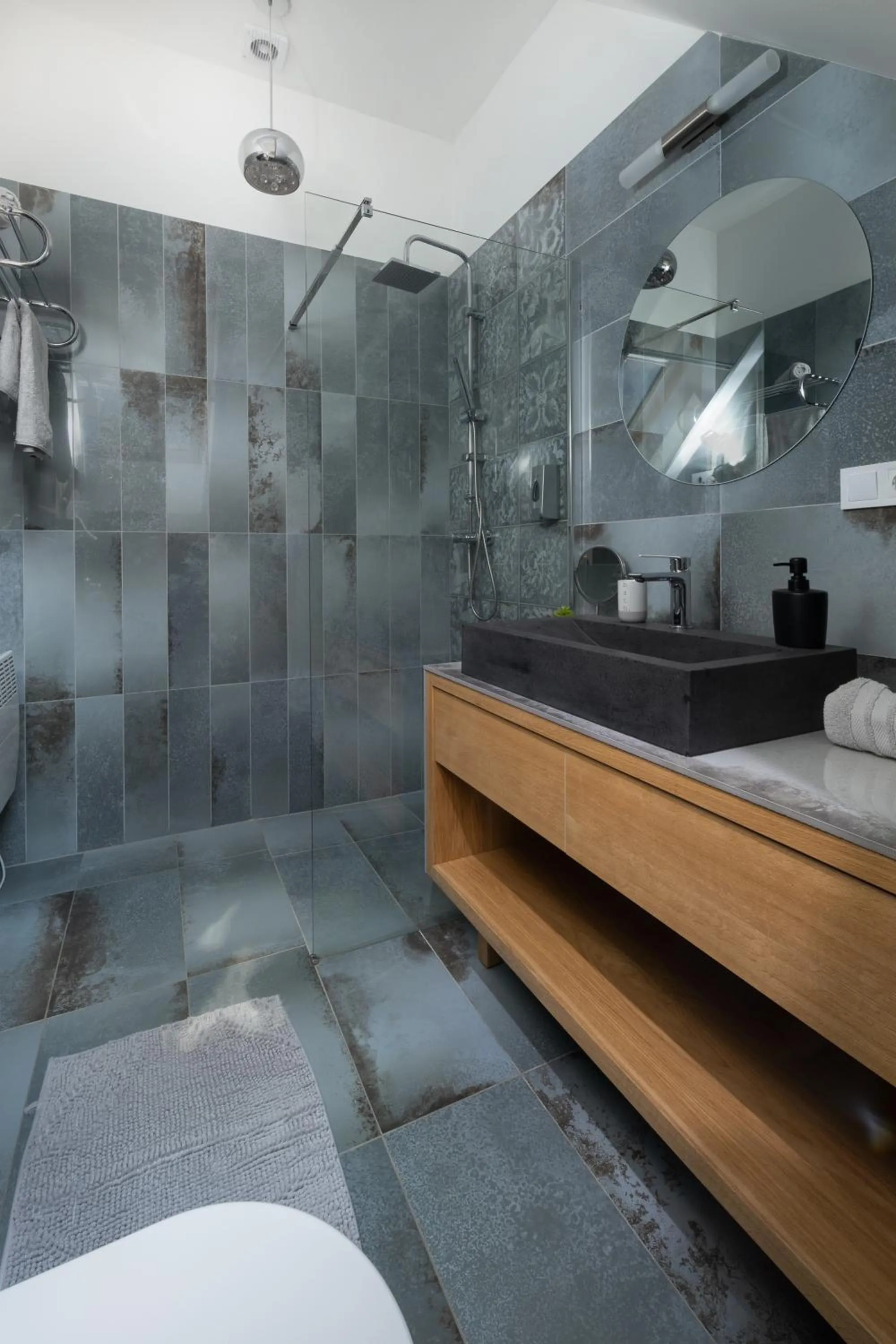 Shower in Duna P'Art Panzió