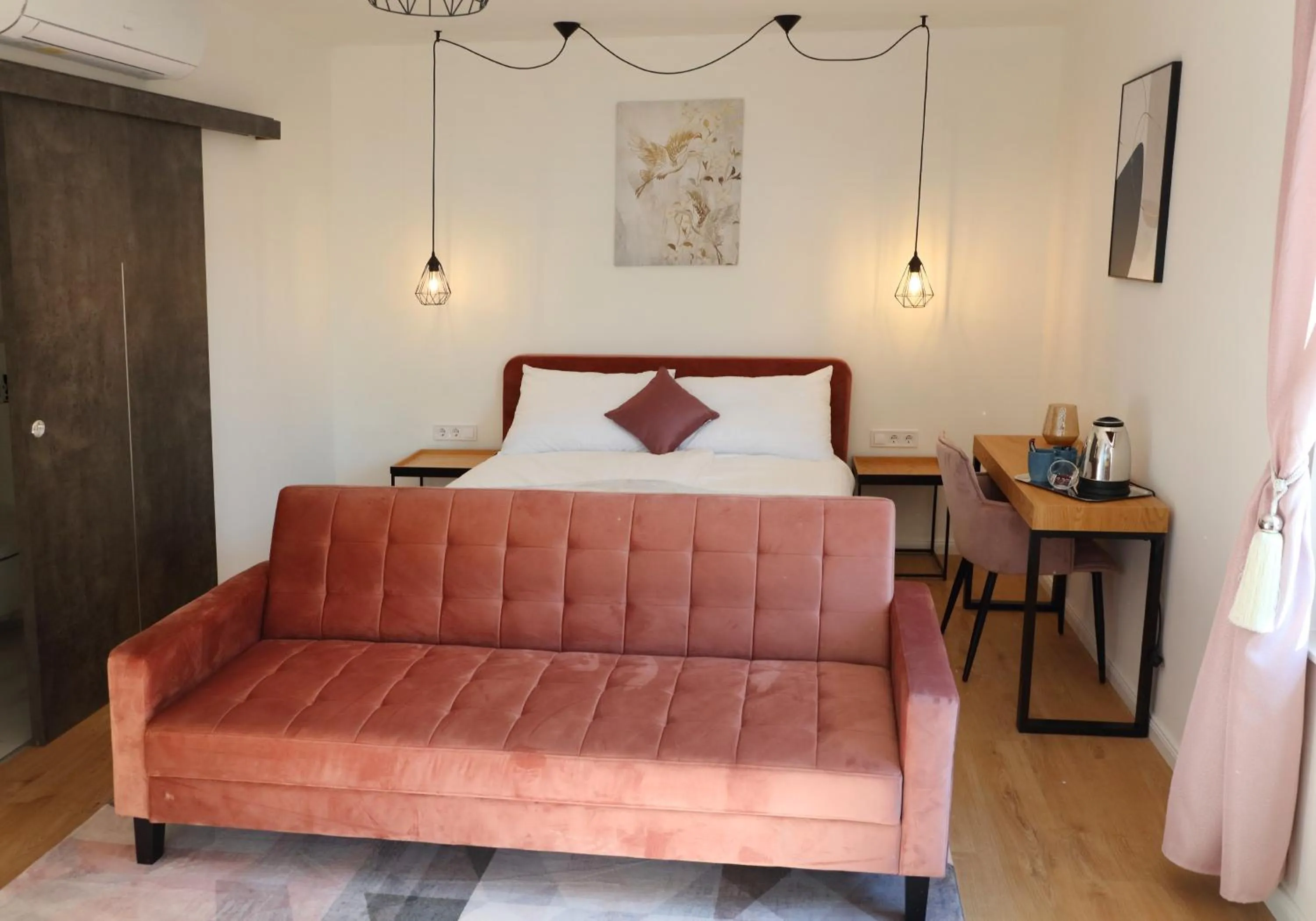 Photo of the whole room in Duna P'Art Panzió