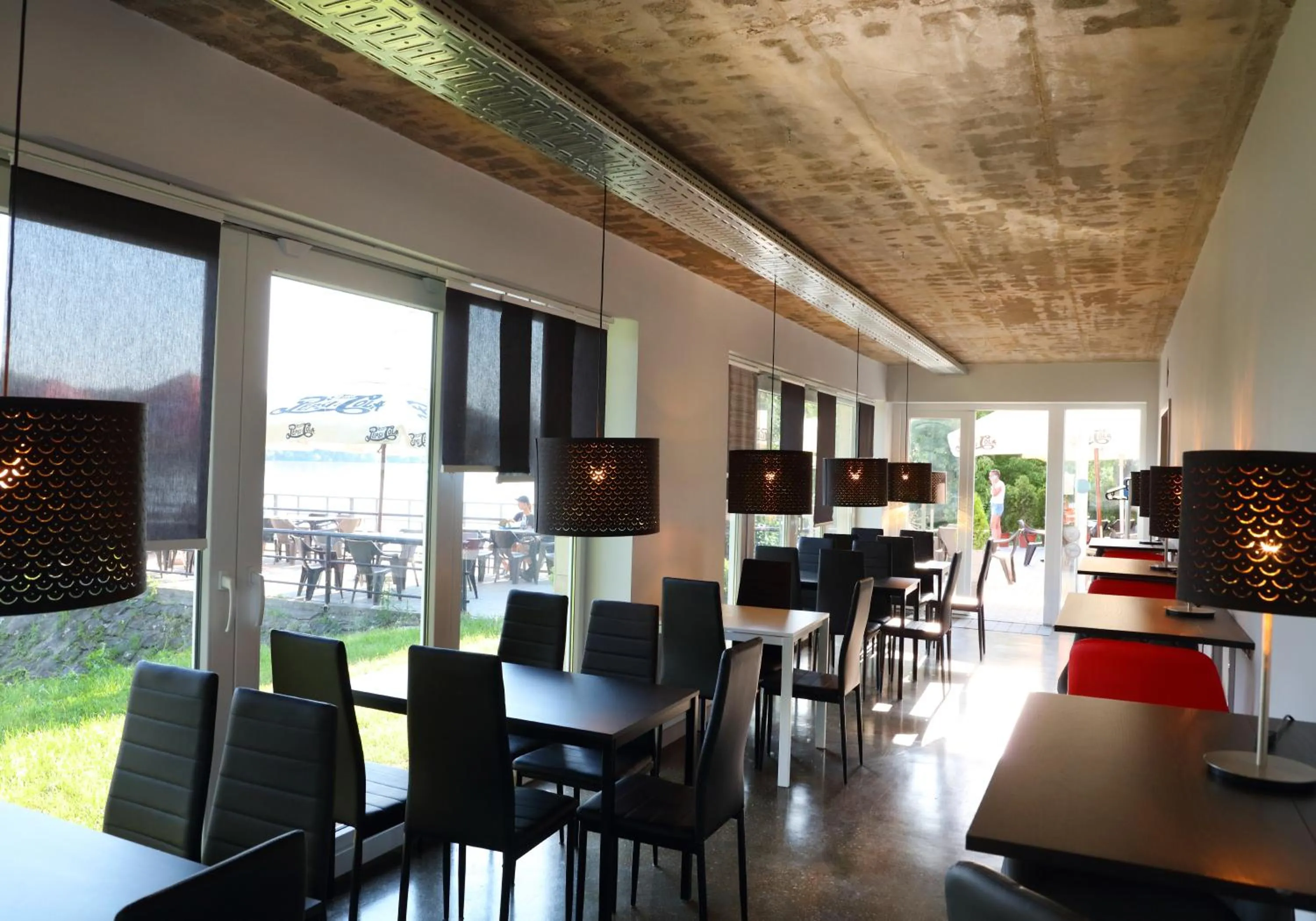 Restaurant/places to eat in Duna P'Art Panzió